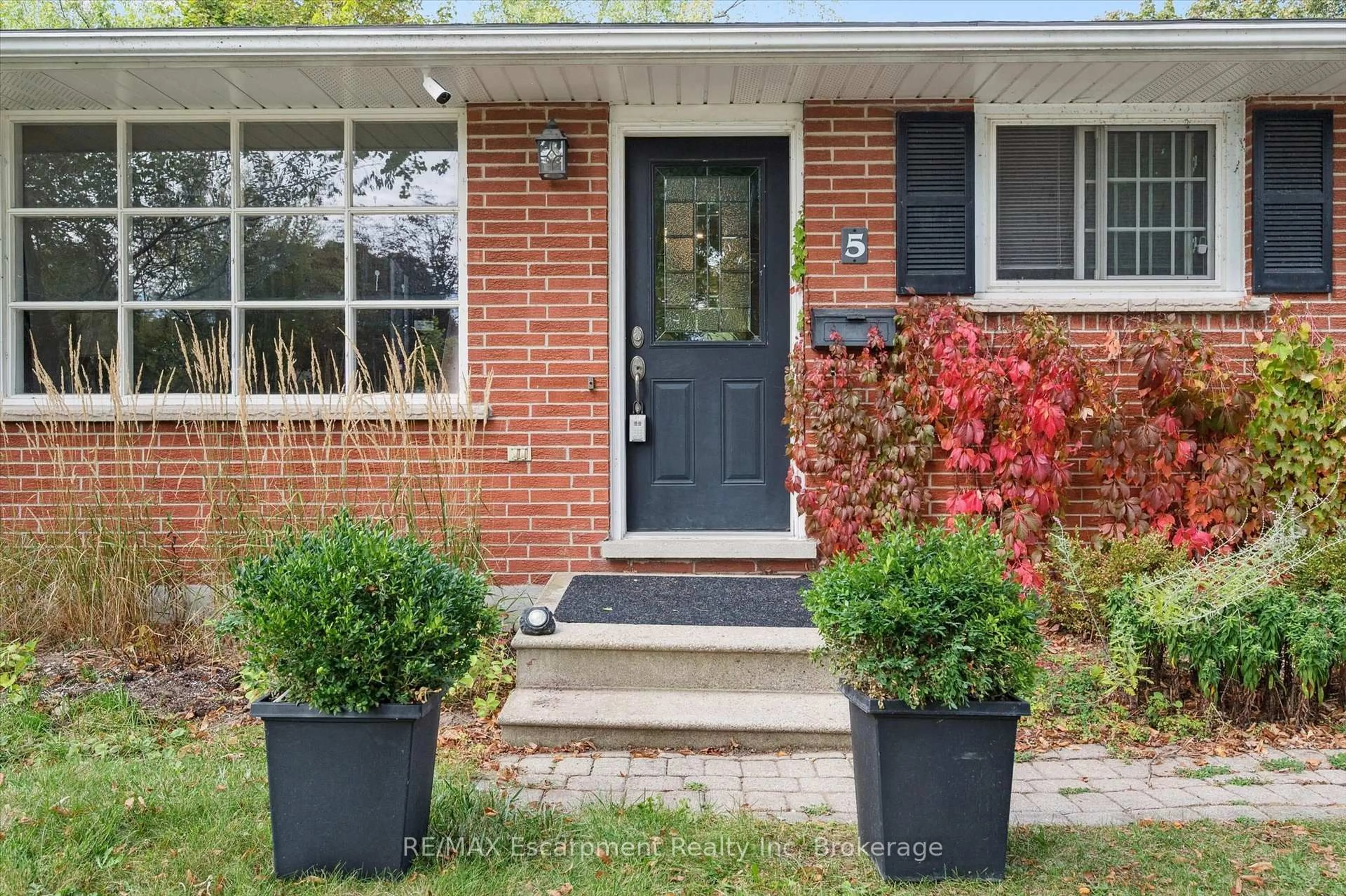Home with brick exterior material, street for 5 Picadilly Pl, Guelph Ontario N1G 2P8