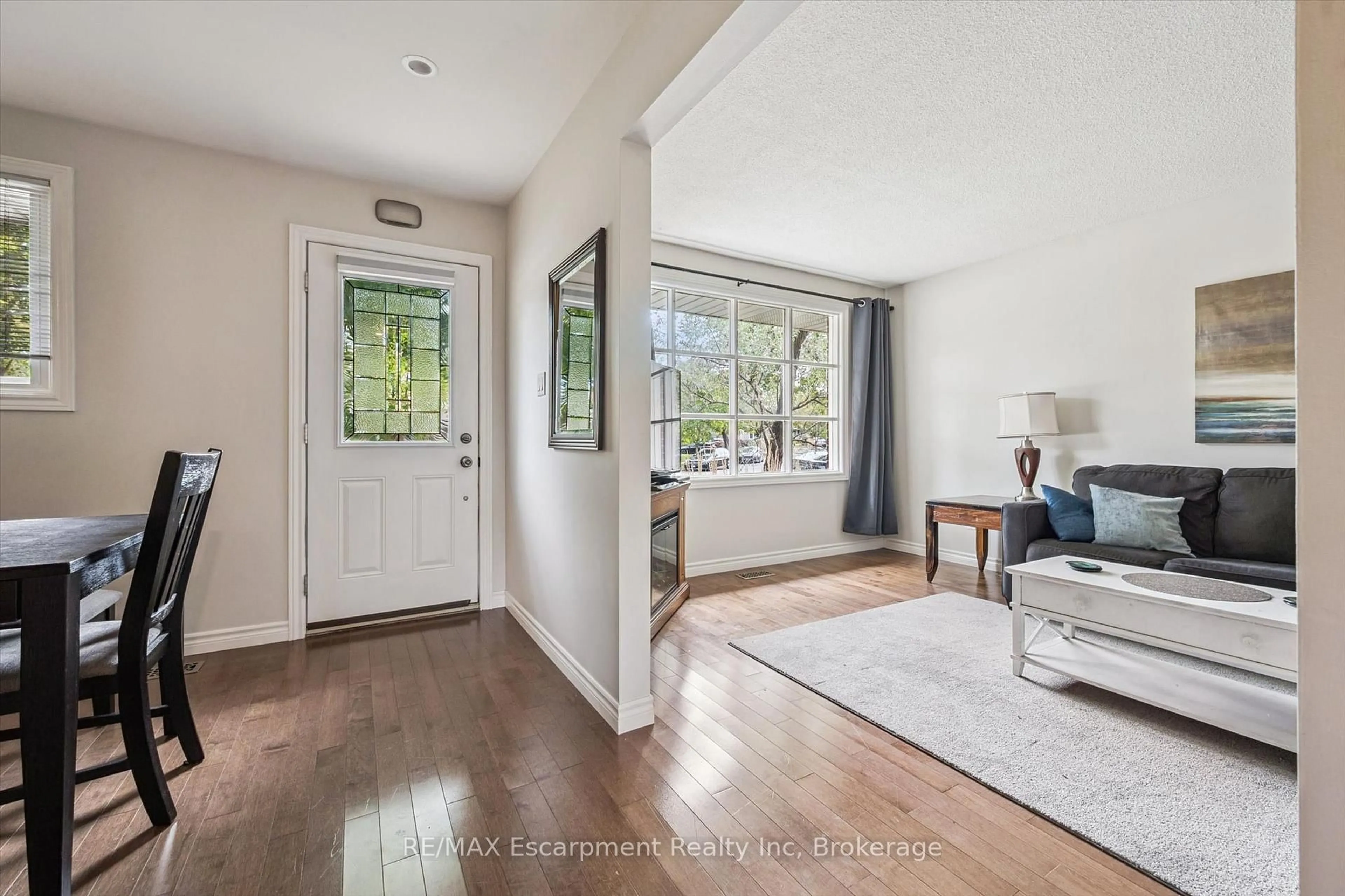 Indoor entryway for 5 Picadilly Pl, Guelph Ontario N1G 2P8