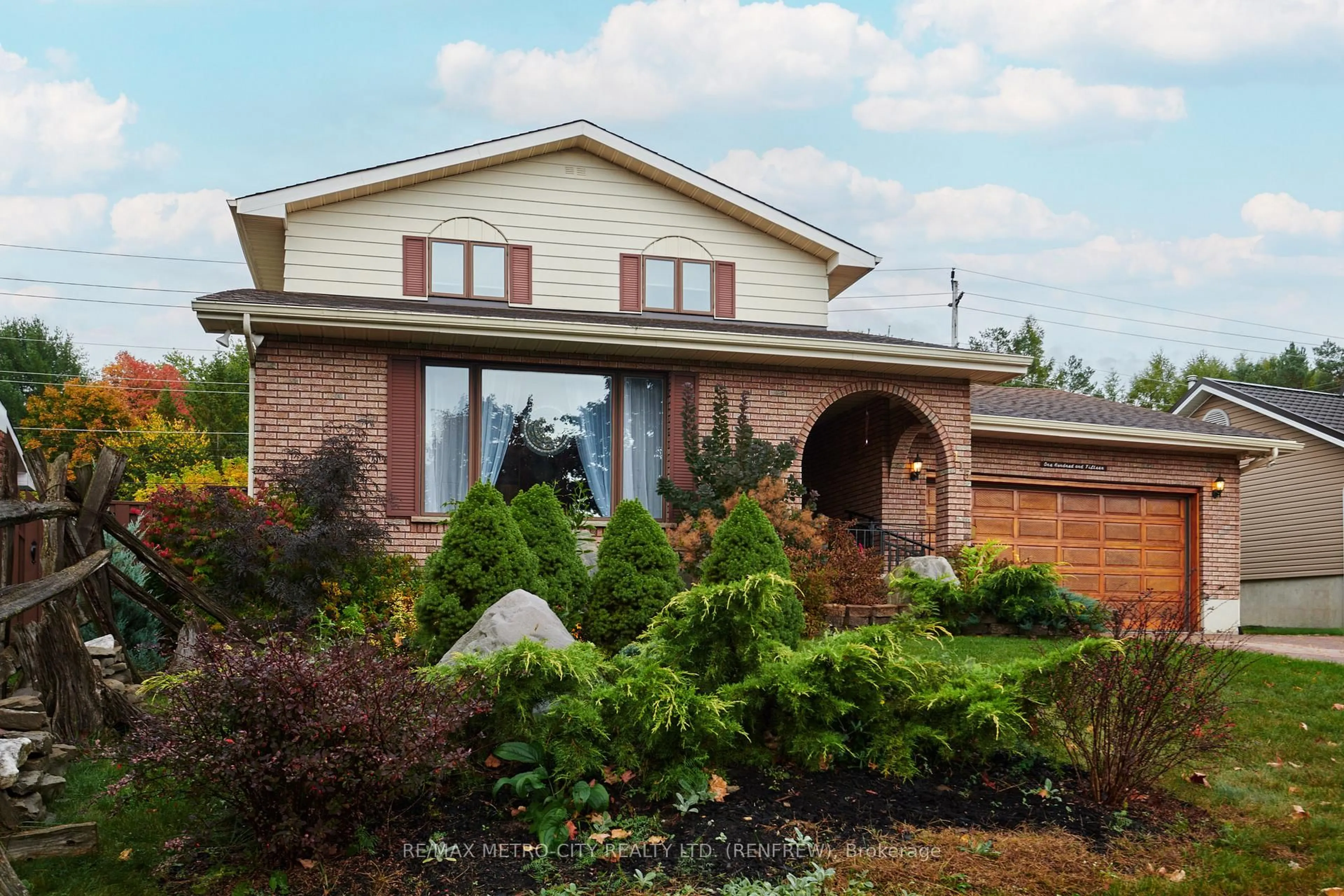 Home with brick exterior material, street for 115 Ivy Ave, Renfrew Ontario K7V 4C9