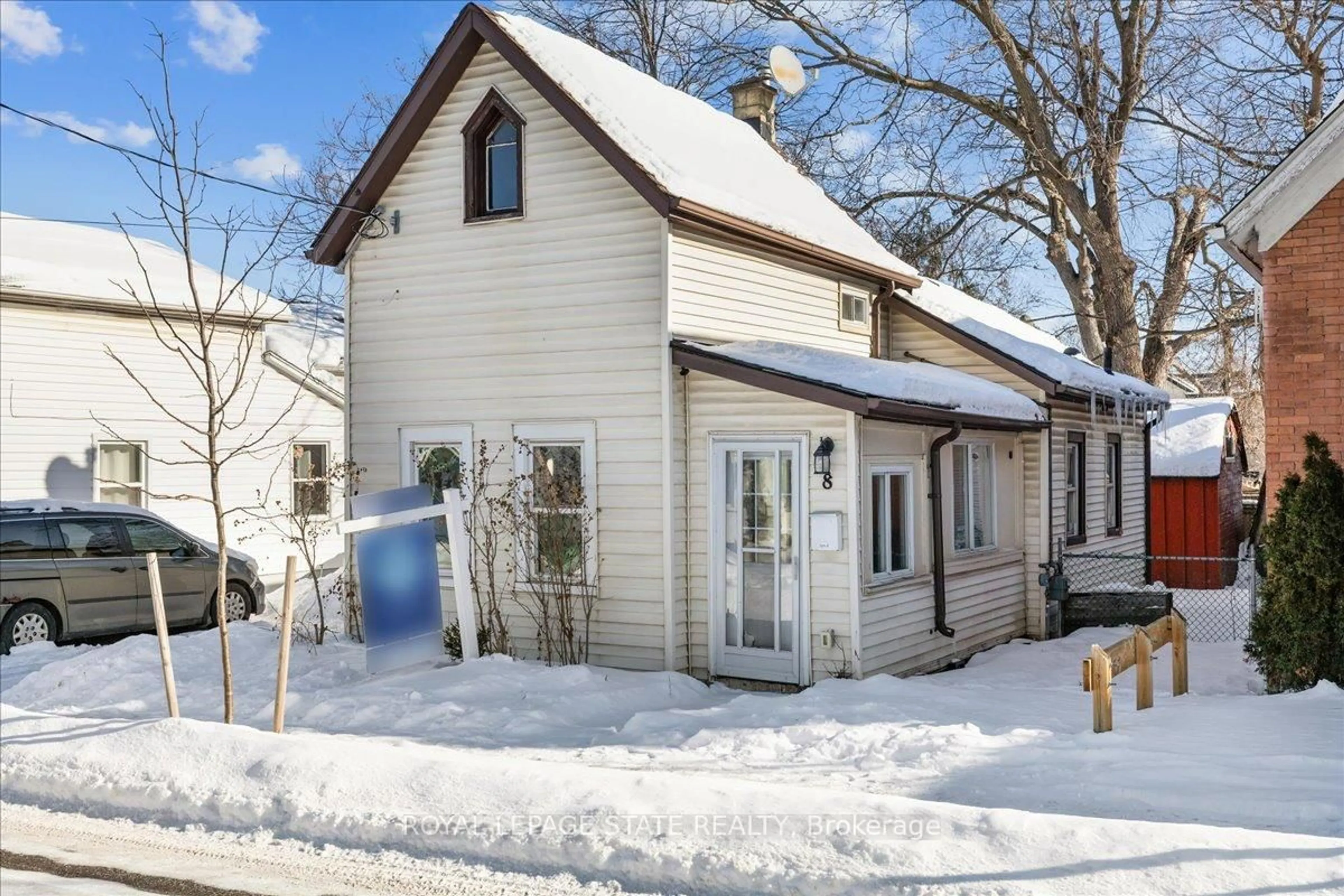 Unknown for 8 Tasker St, St. Catharines Ontario L2R 3Z8