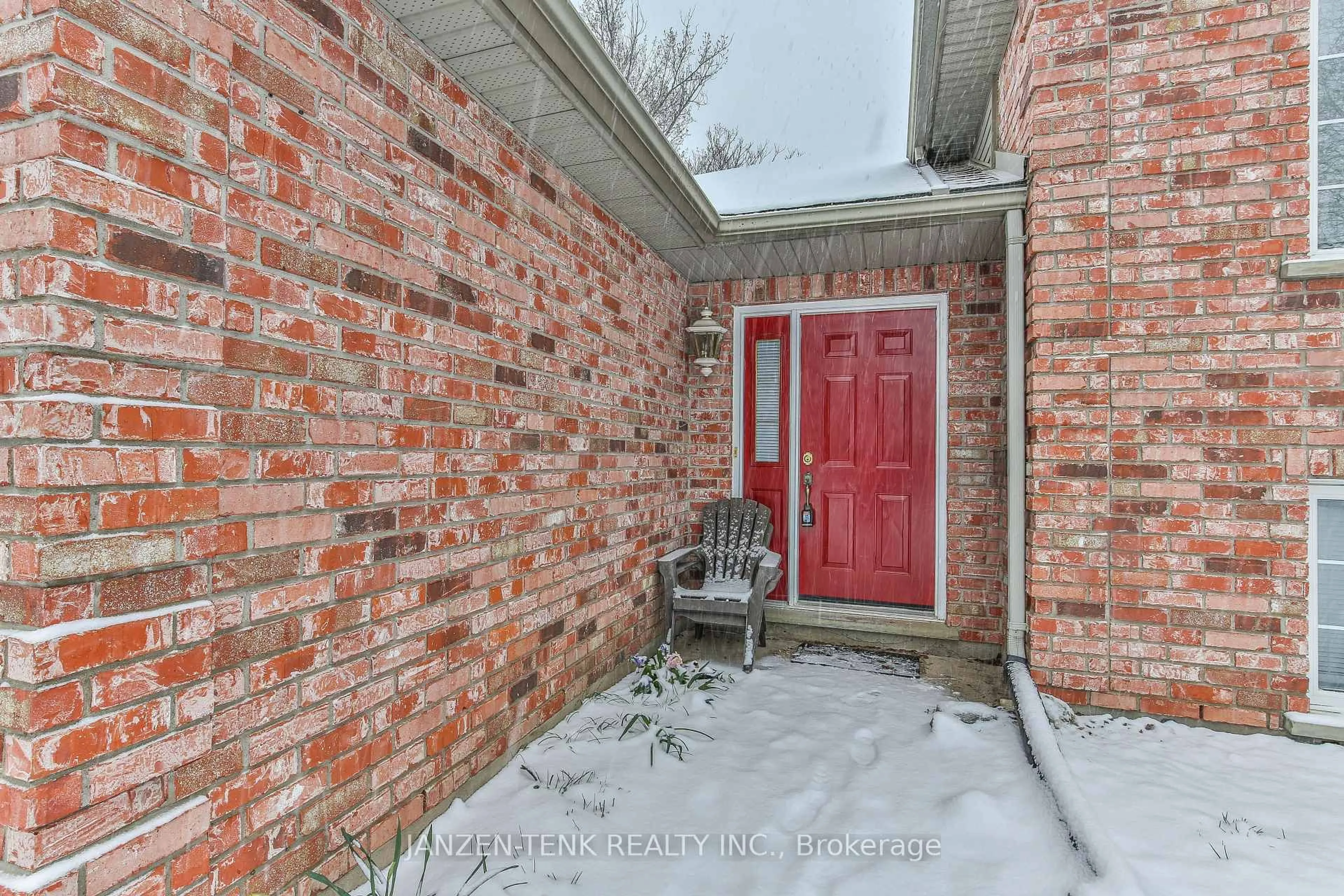 Unknown for 63 South St, Aylmer Ontario N5H 1P7