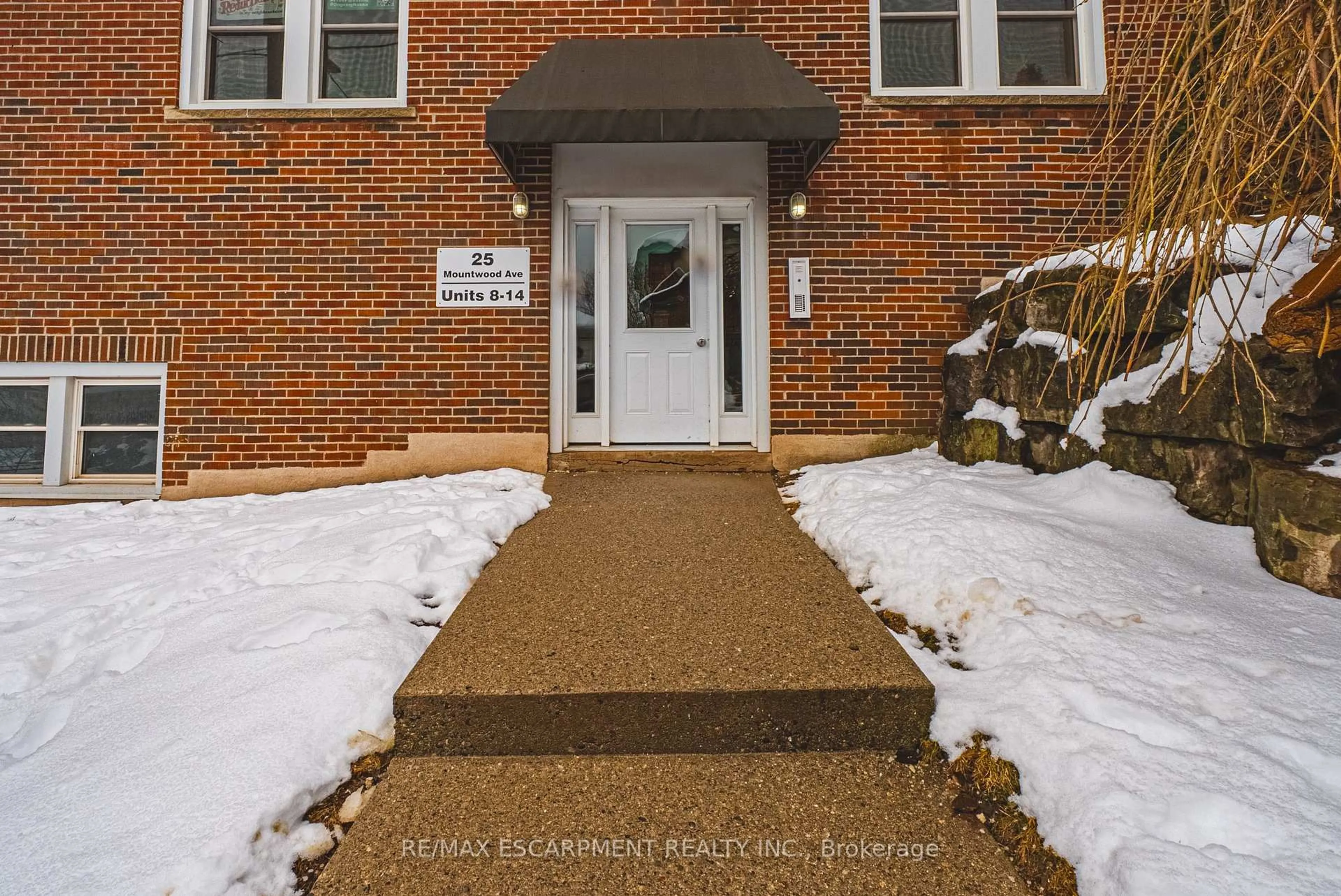Indoor entryway for 25 Mountwood Ave #10, Hamilton Ontario L8N 2G8