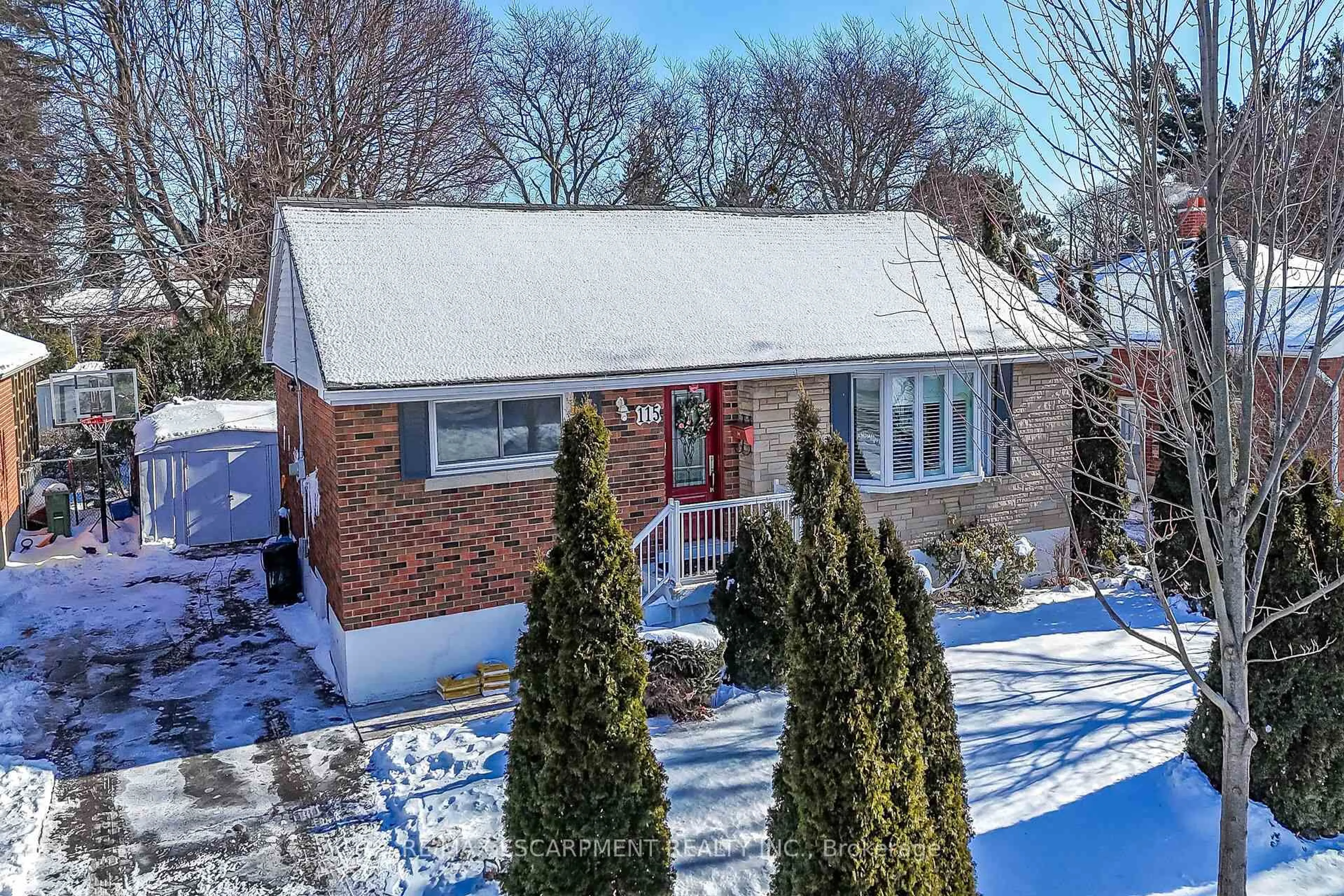 A pic from outside/outdoor area/front of a property/back of a property/a pic from drone, street for 115 KINGS FOREST Dr, Hamilton Ontario L8T 4J8