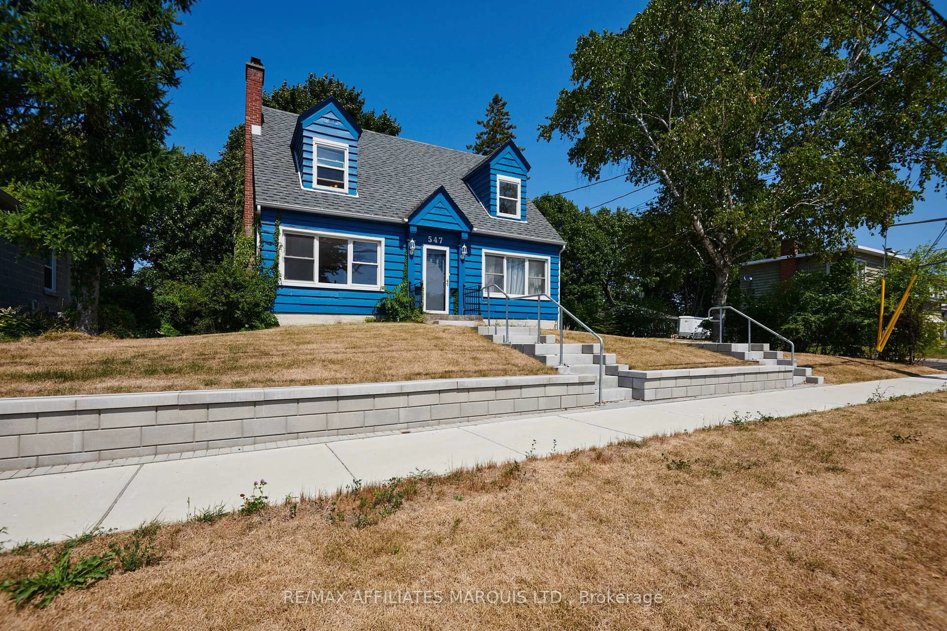 Home with vinyl exterior material, street for 547 Fifth St, Cornwall Ontario K6H 2M6