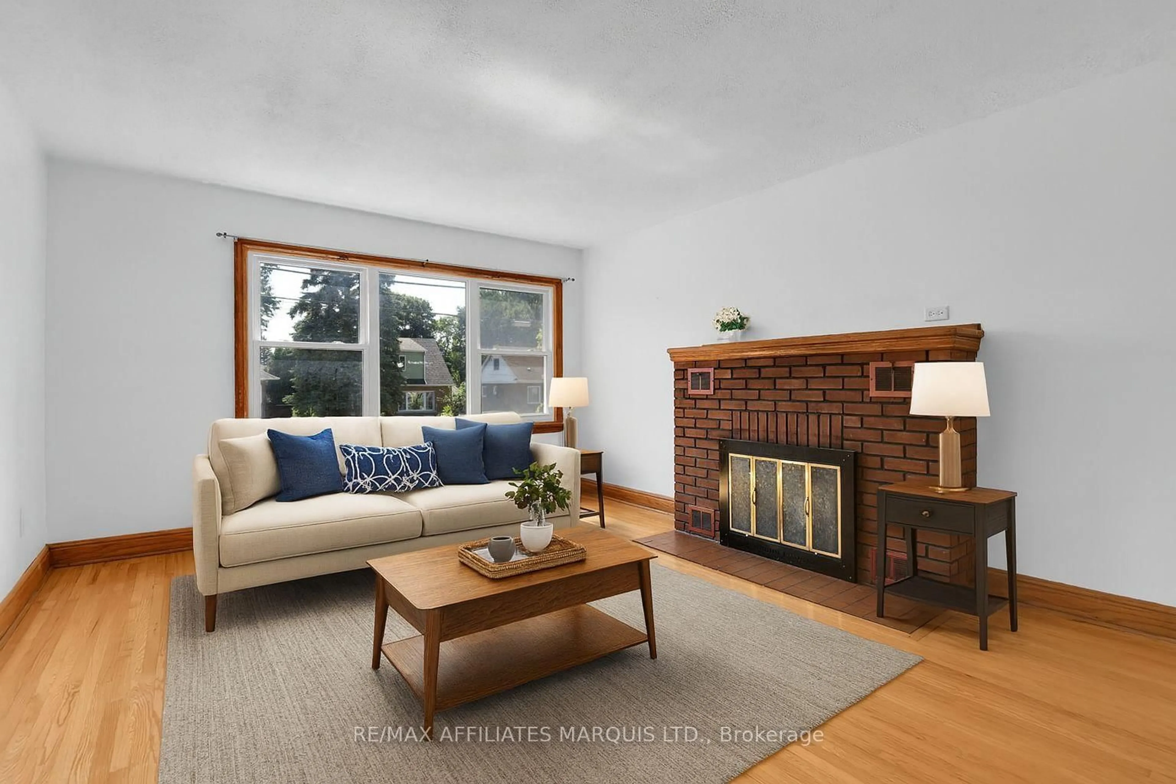 Living room with furniture, wood/laminate floor for 547 Fifth St, Cornwall Ontario K6H 2M6