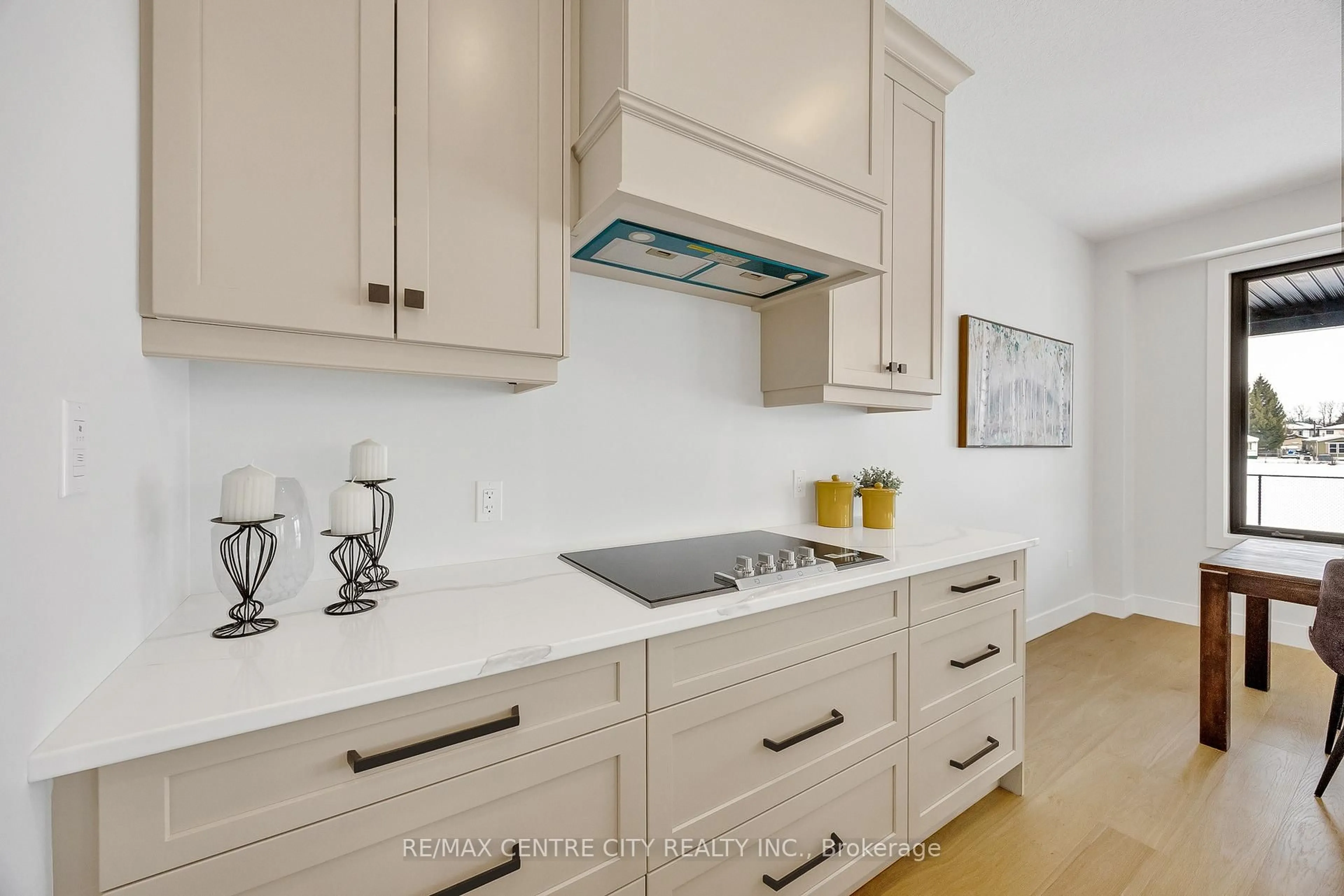 Contemporary kitchen, unknown for 199 FOXBOROUGH Pl, Thames Centre Ontario N0M 2P0