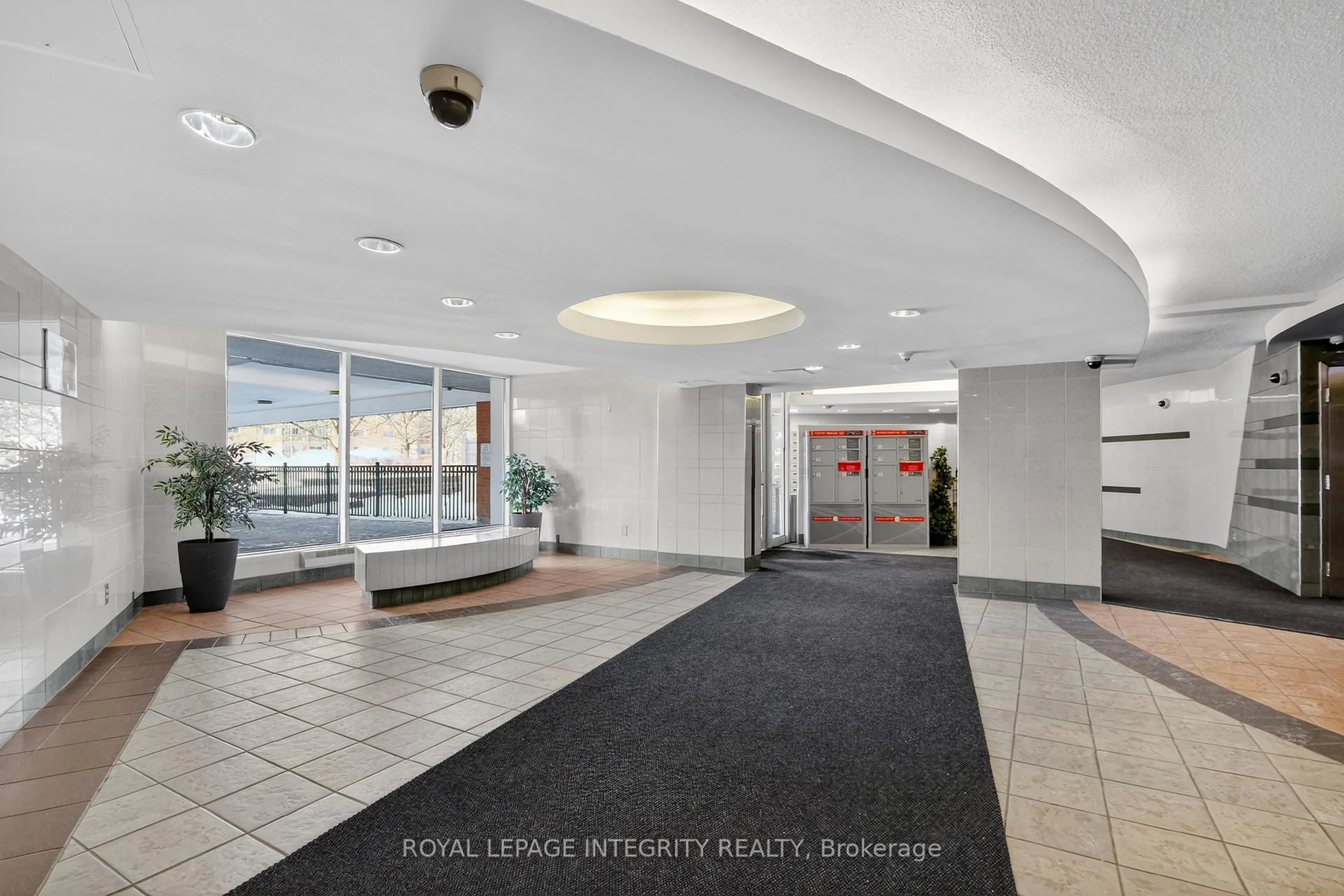 Indoor foyer for 2020 JASMINE Cres #706, Ottawa Ontario K1J 8K5