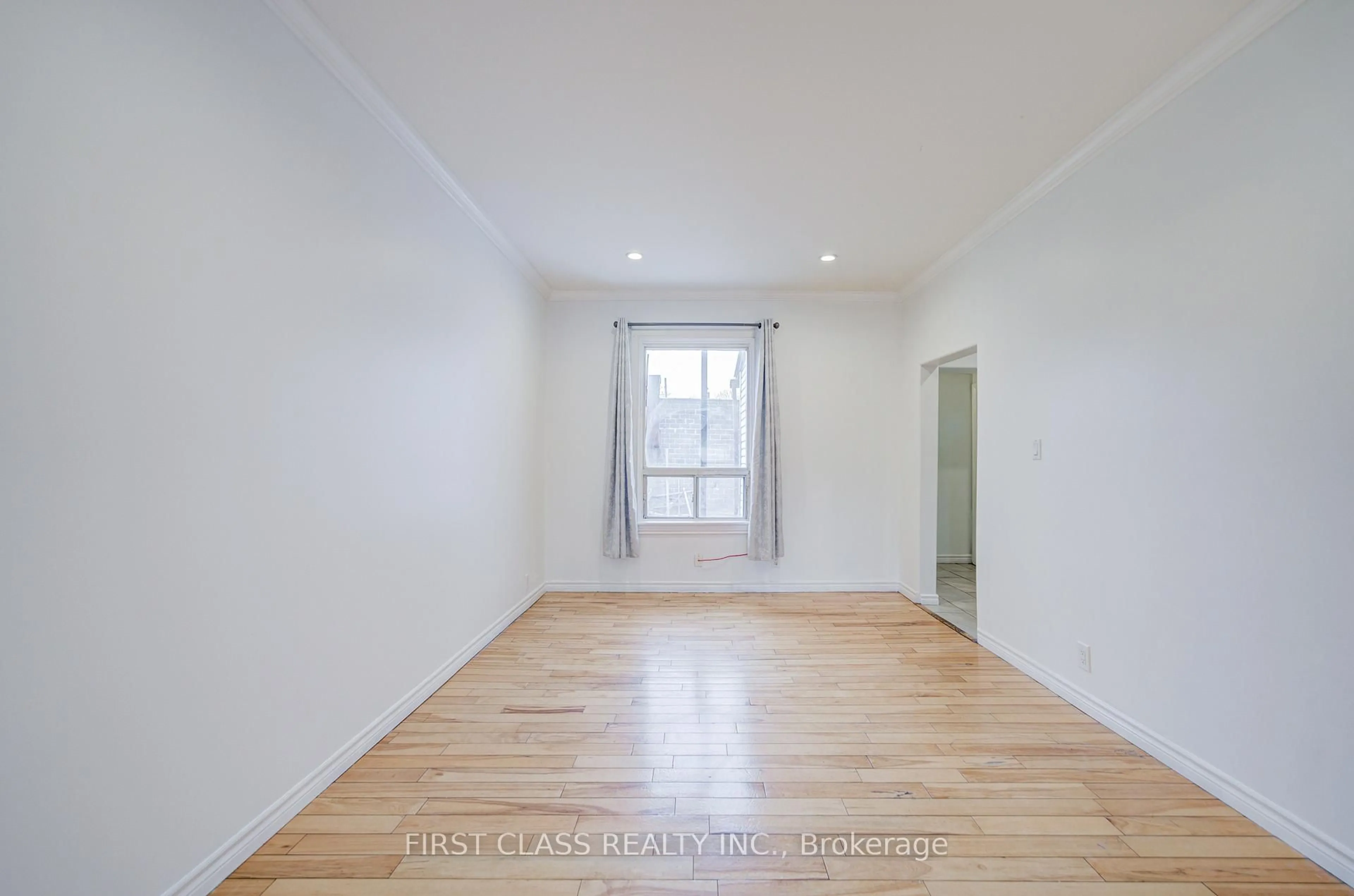 A pic of a room for 11 Greenaway Ave, Hamilton Ontario L8L 6C3