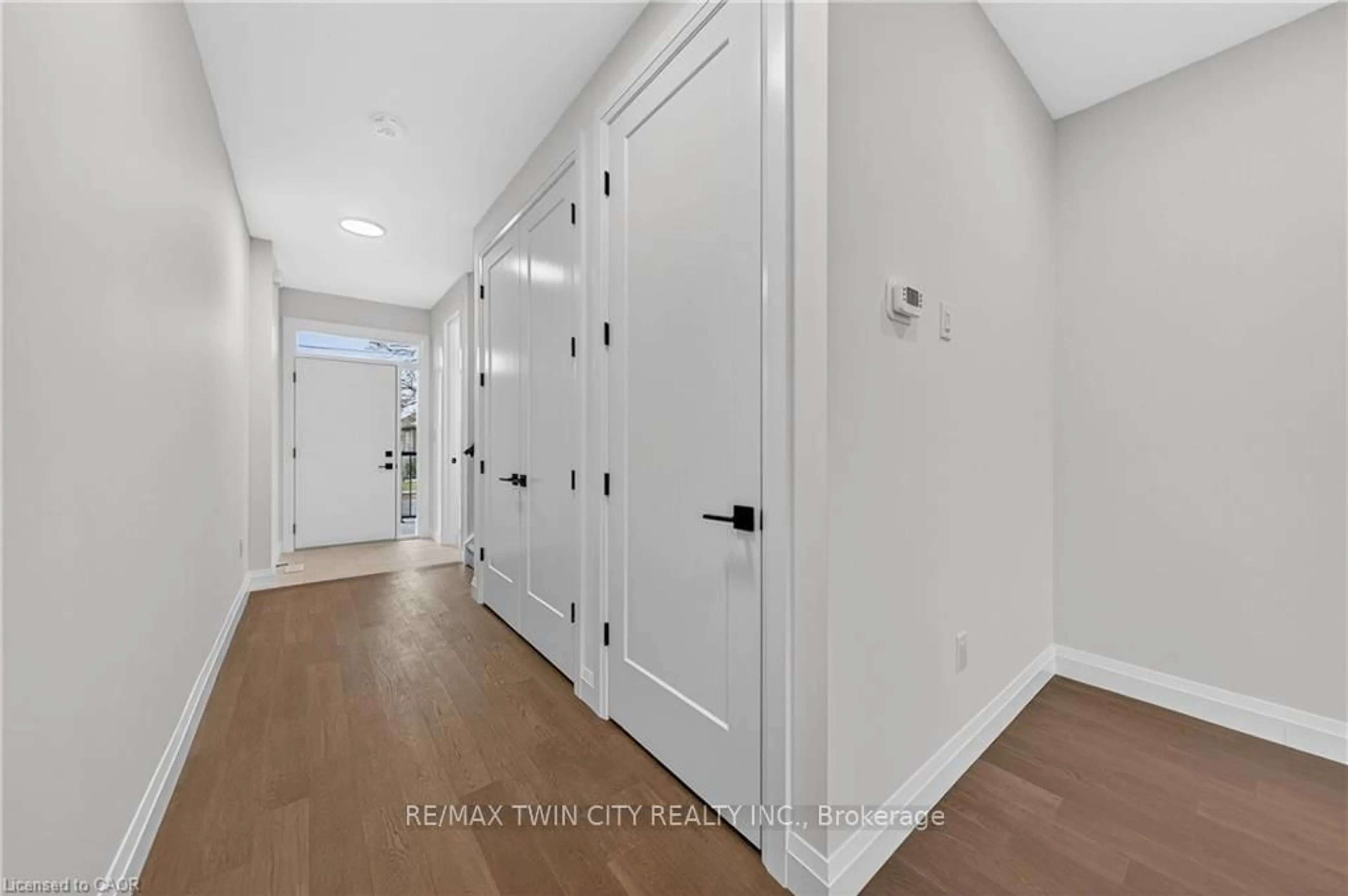 Indoor entryway for 157 Tiffany St, Cambridge Ontario N2H 2B4