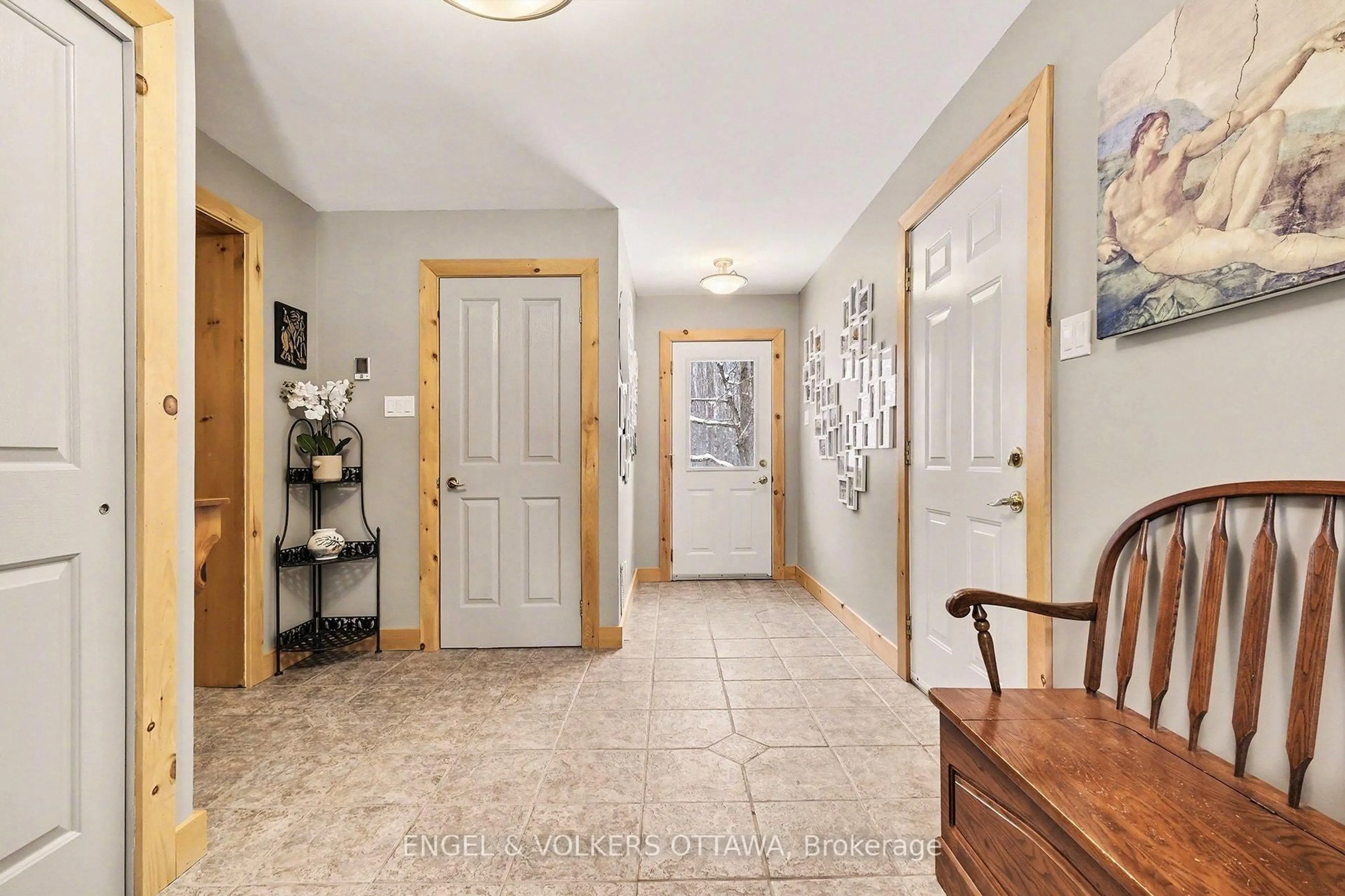 Indoor entryway for 126 Buttermilk Hill Rd, Perth Ontario K7H 3C3