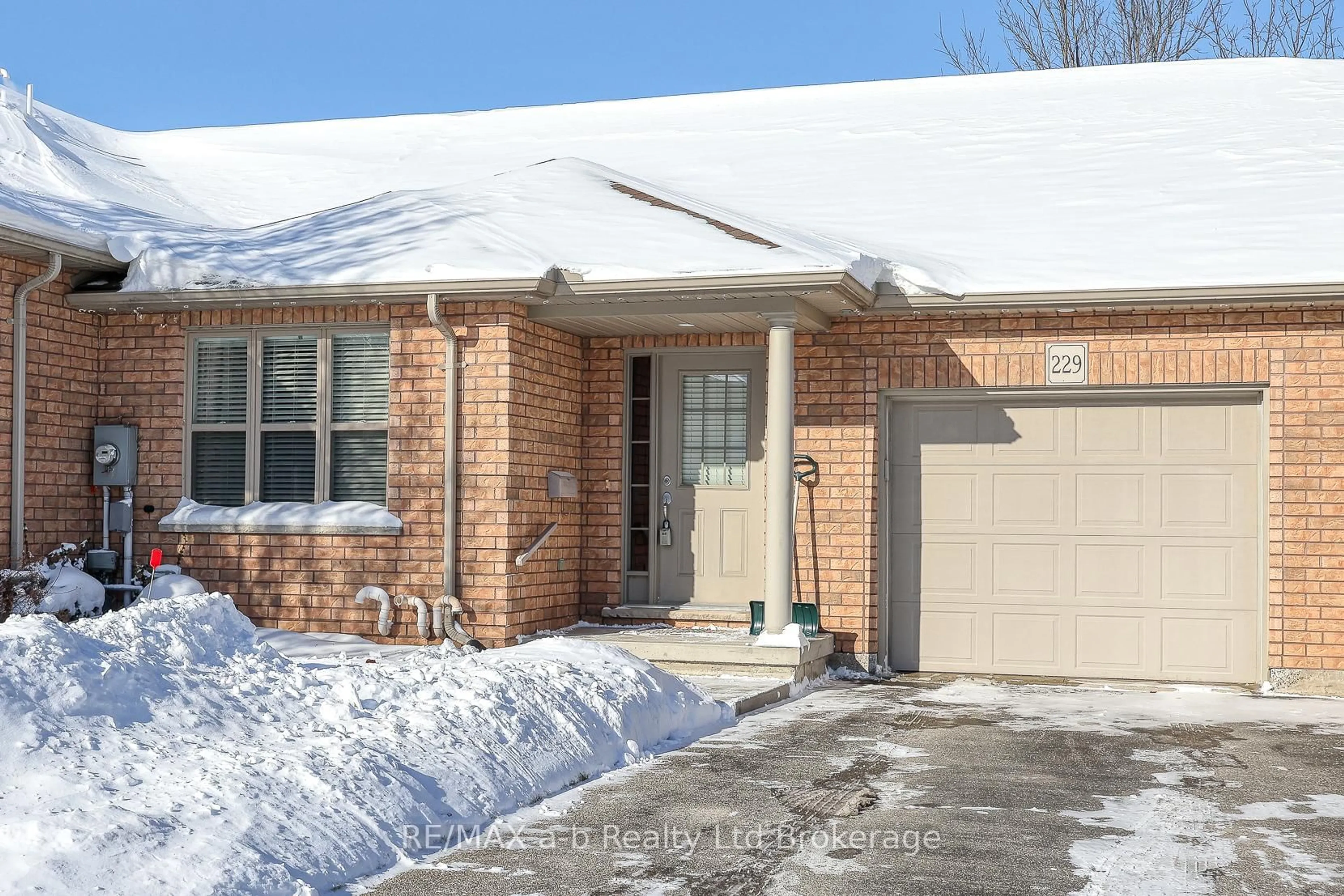 Home with brick exterior material, street for 229 Cherry St, Ingersoll Ontario N5C 3M2