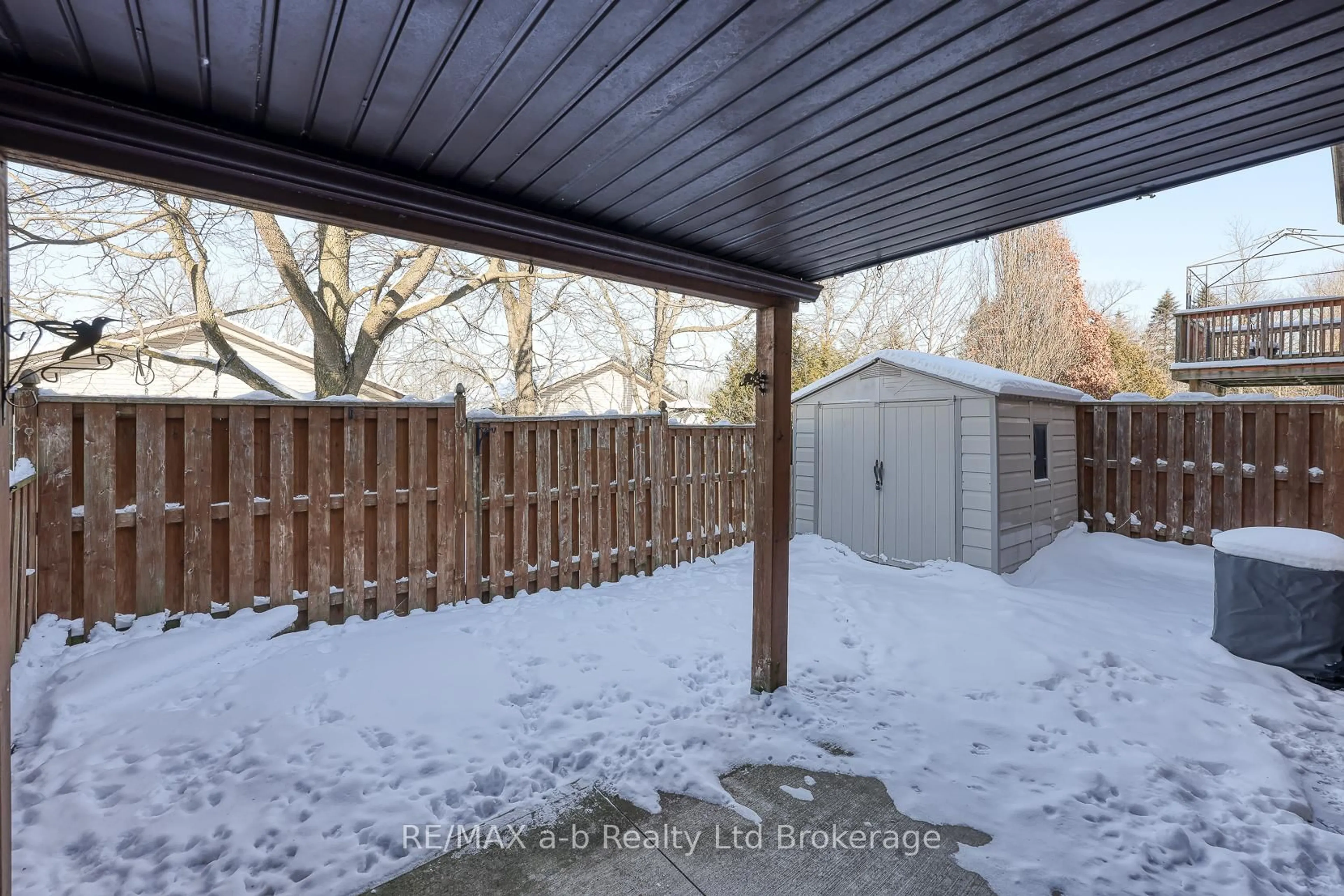 Patio, street for 229 Cherry St, Ingersoll Ontario N5C 3M2