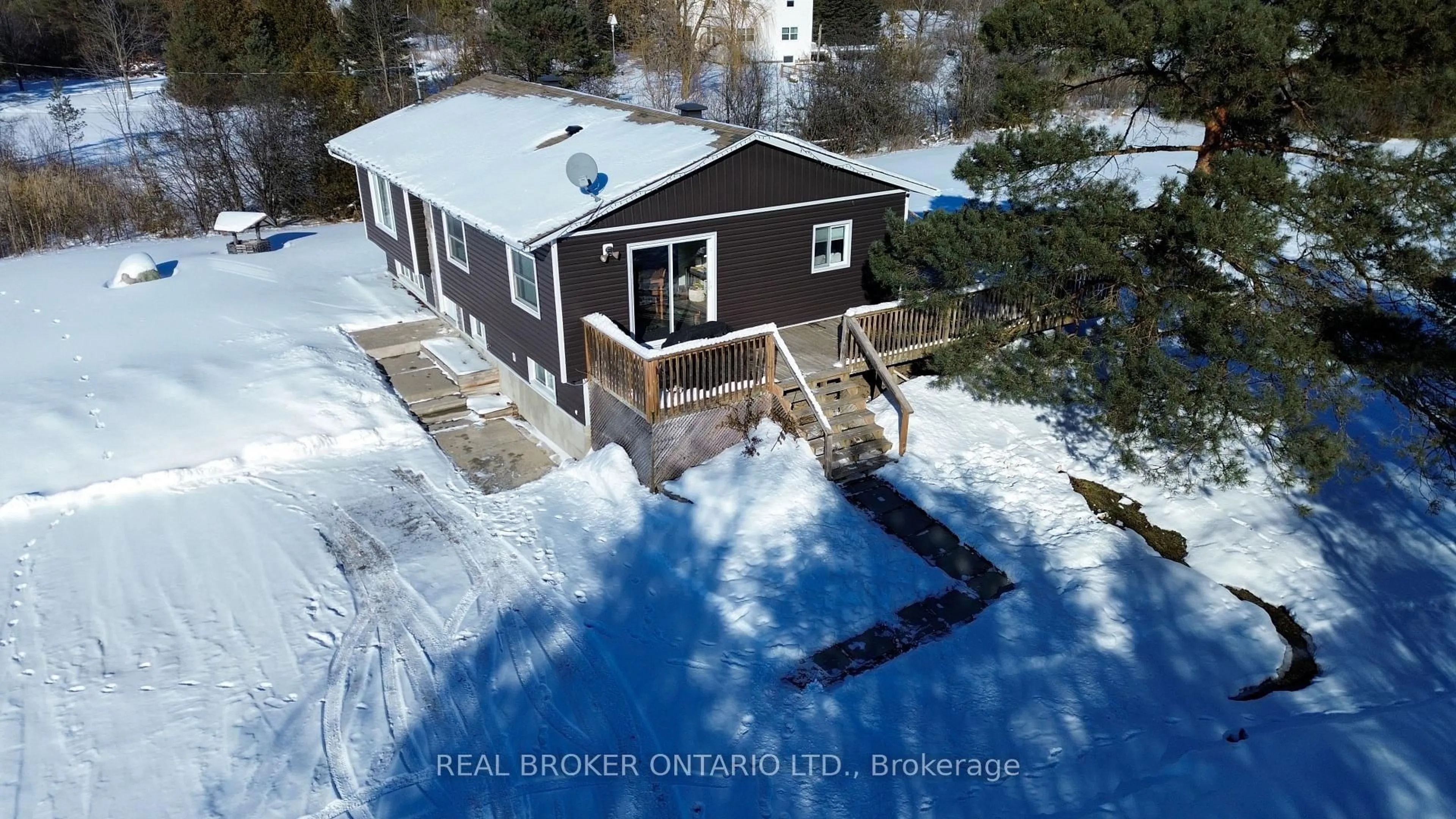 A pic from outside/outdoor area/front of a property/back of a property/a pic from drone, water/lake/river/ocean view for 2677 County 16 Rd, Merrickville-Wolford Ontario K0G 1N0