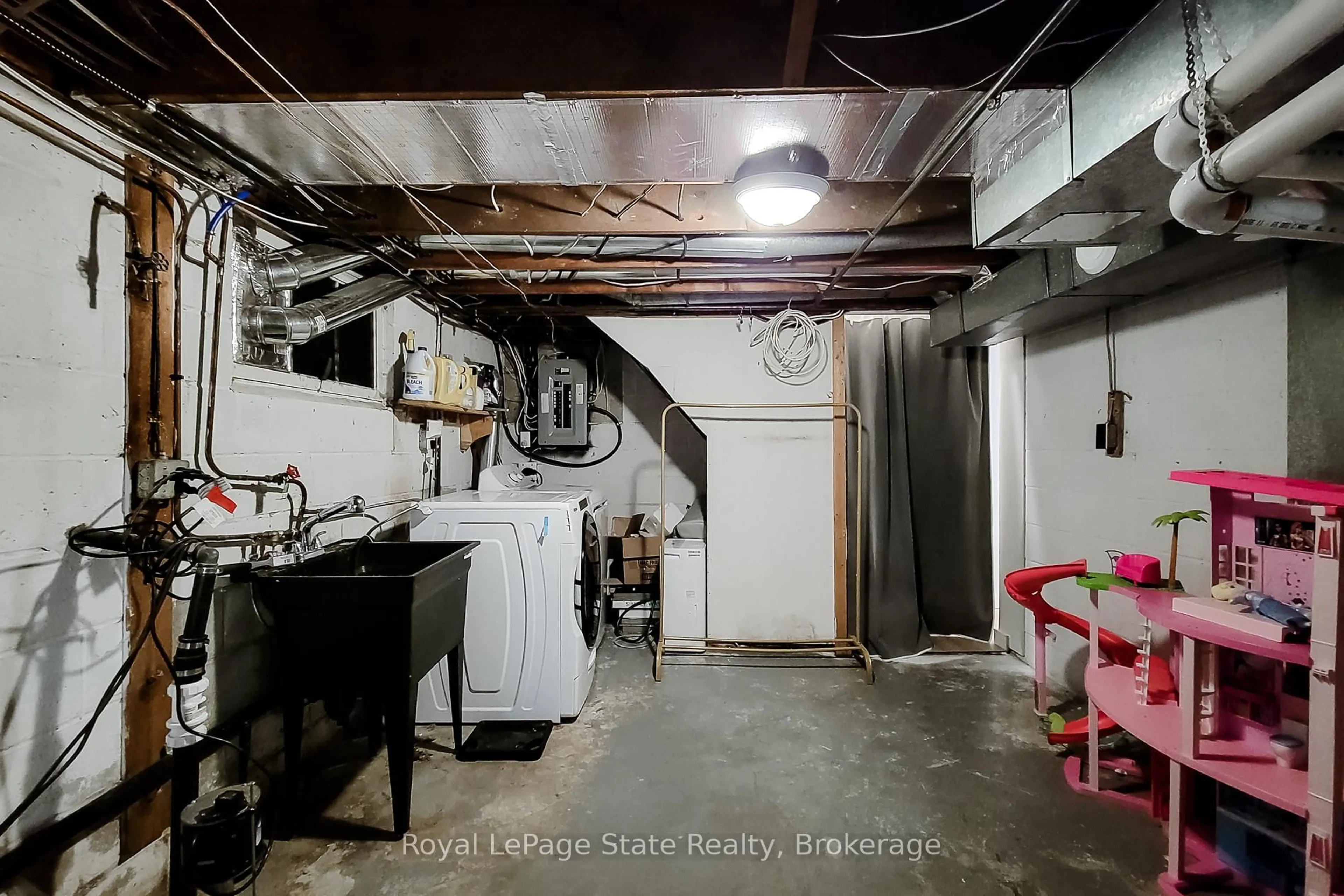 Kitchen with laundary machines, cement floor for 13 Unity Side Rd, Haldimand Ontario N3W 1Y1