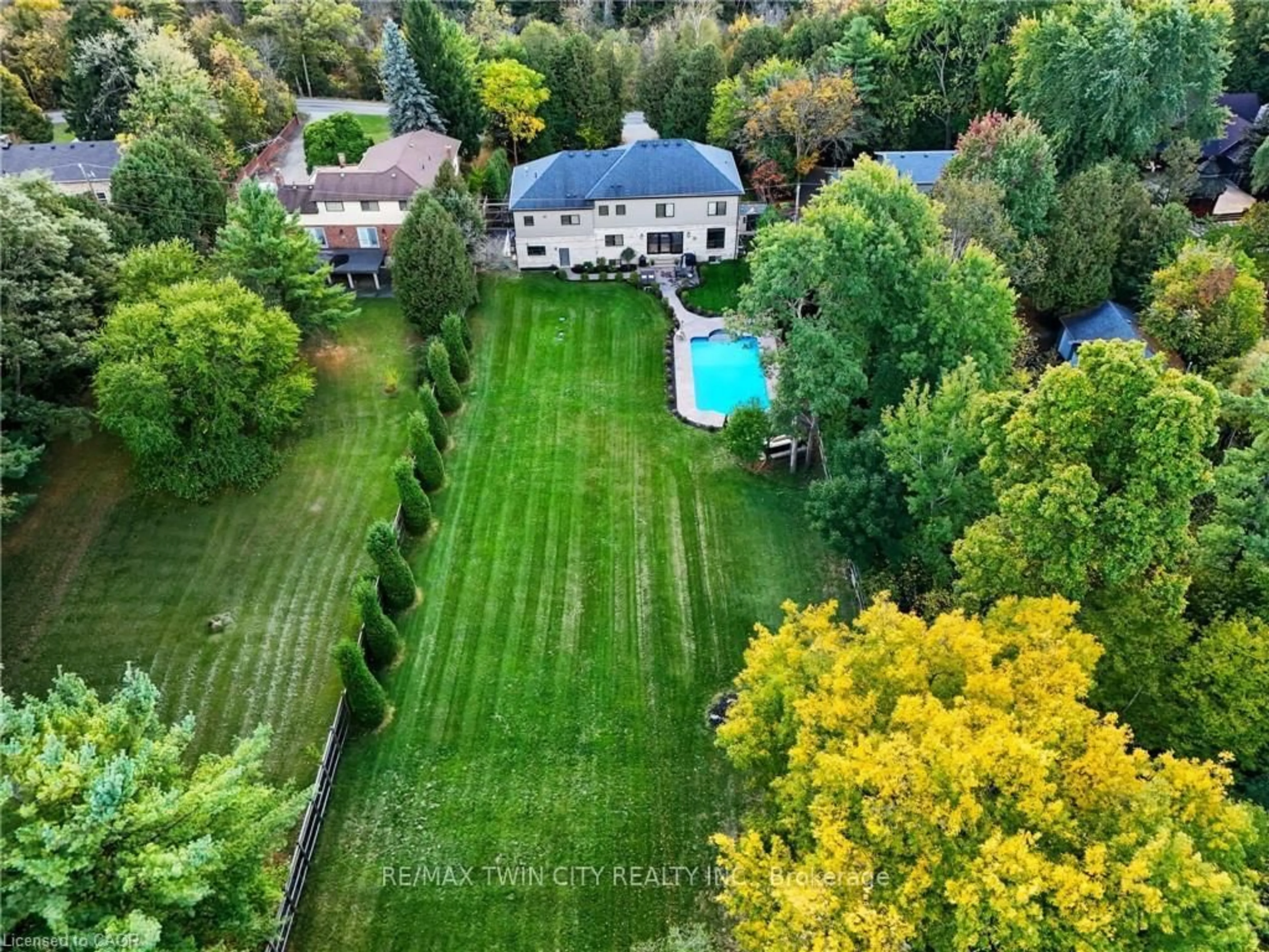 A pic from outside/outdoor area/front of a property/back of a property/a pic from drone, unknown for 855 Avenue Rd, Cambridge Ontario N1R 5S4