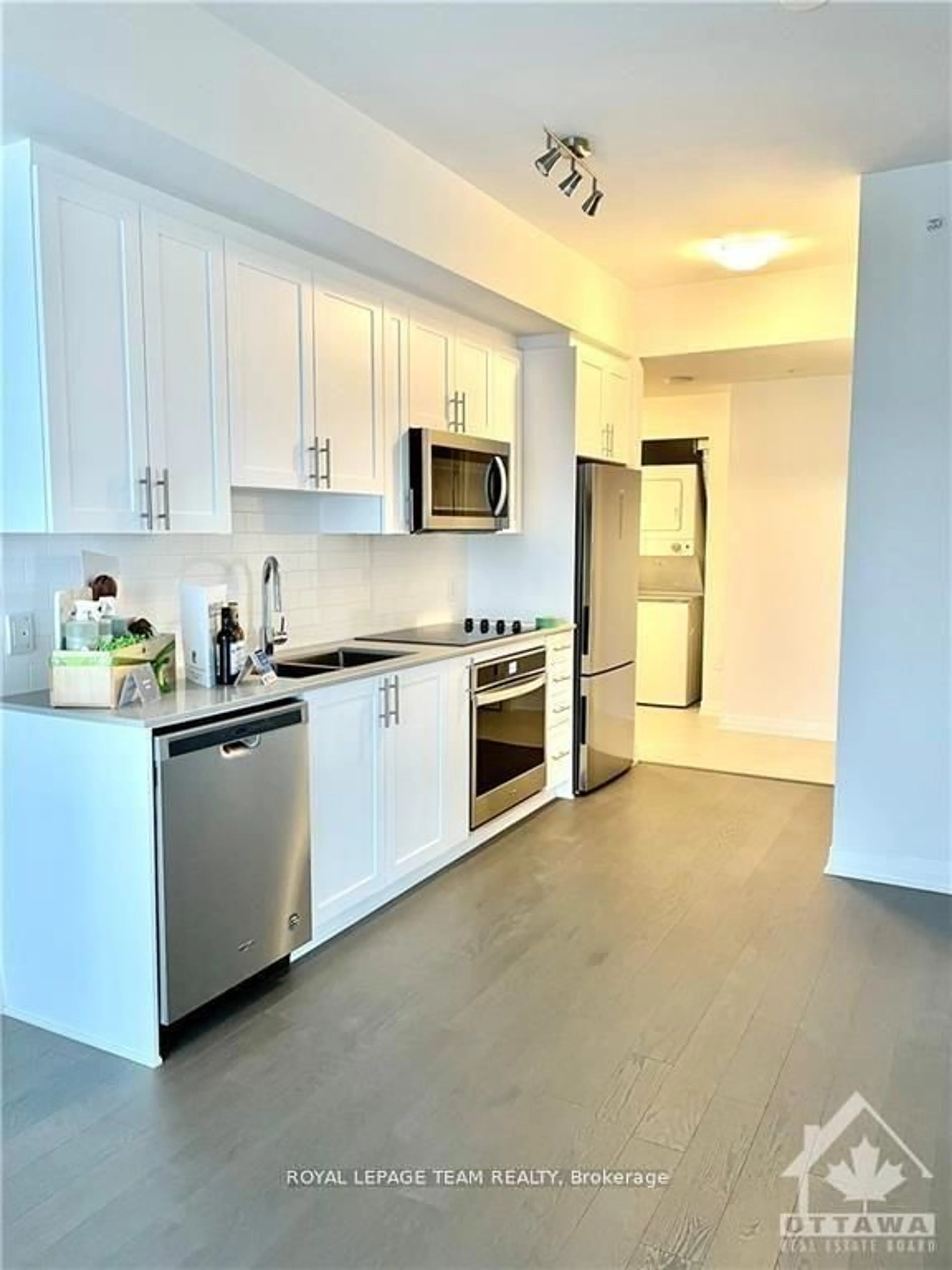 Unknown for 805 Carling Ave #1502, Ottawa Ontario K1S 5W9