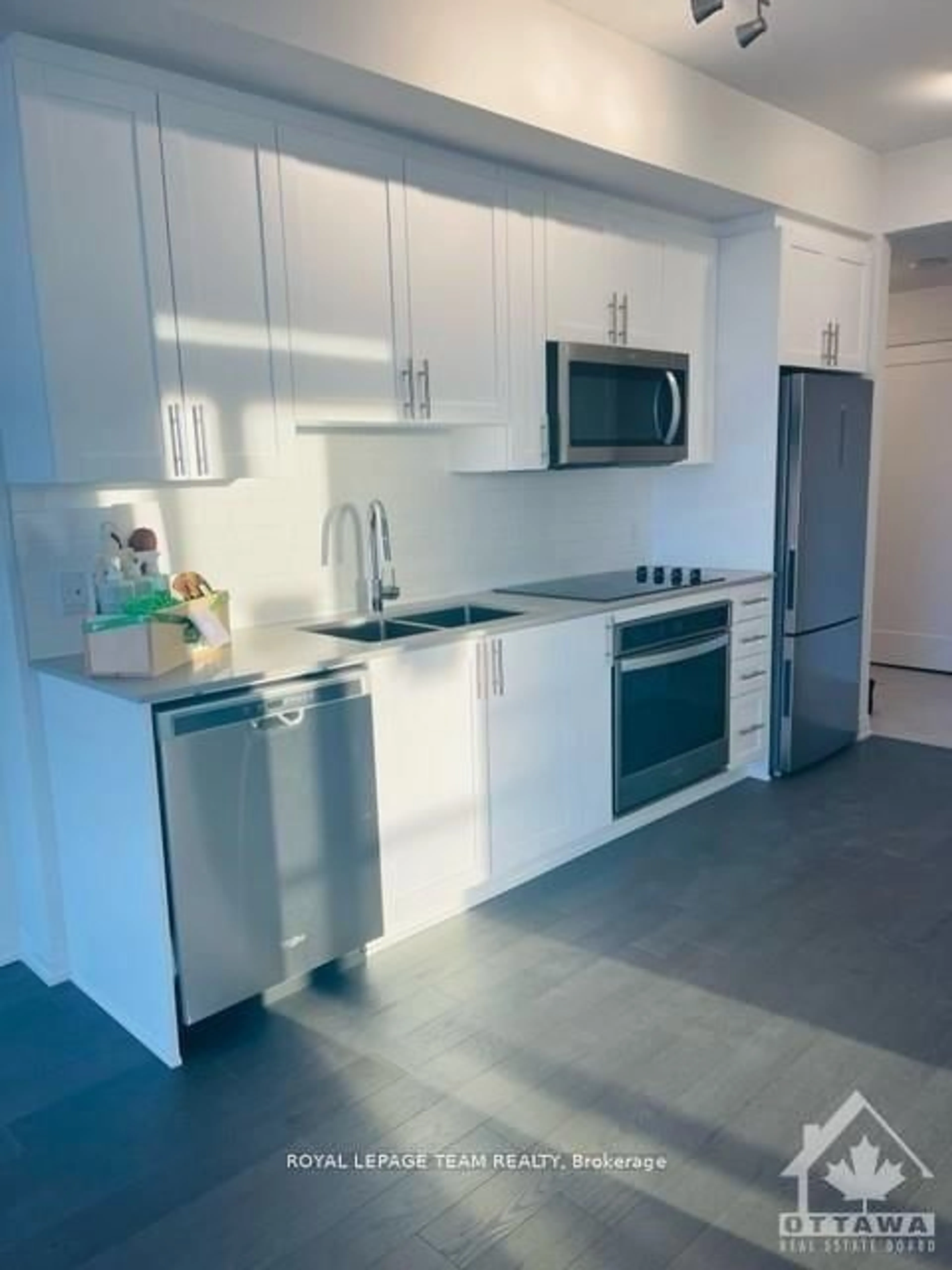 Standard kitchen, ceramic/tile floor for 805 Carling Ave #1502, Ottawa Ontario K1S 5W9