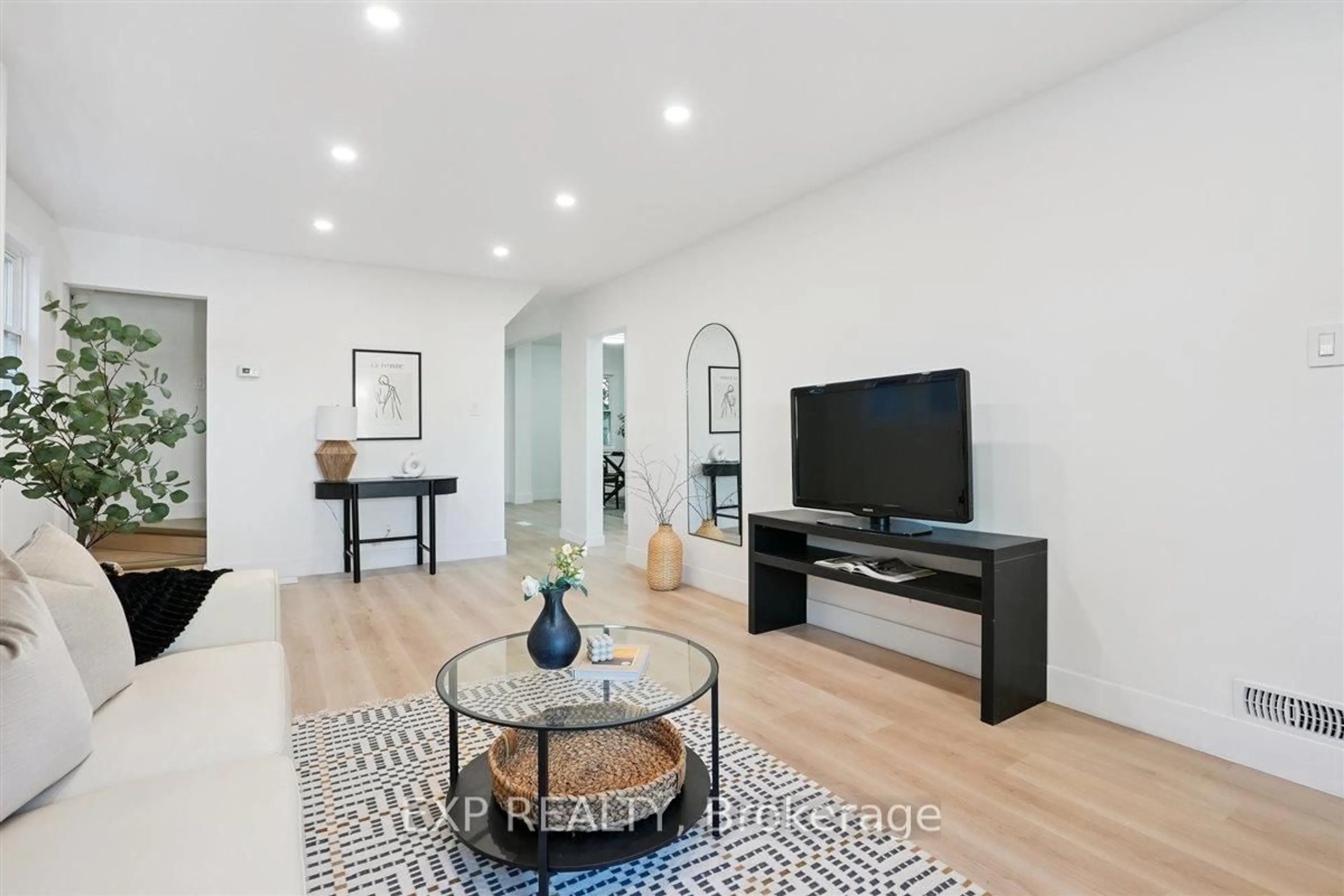 Living room with furniture, unknown for 41 Cameron Ave, Hamilton Ontario L8K 2X1