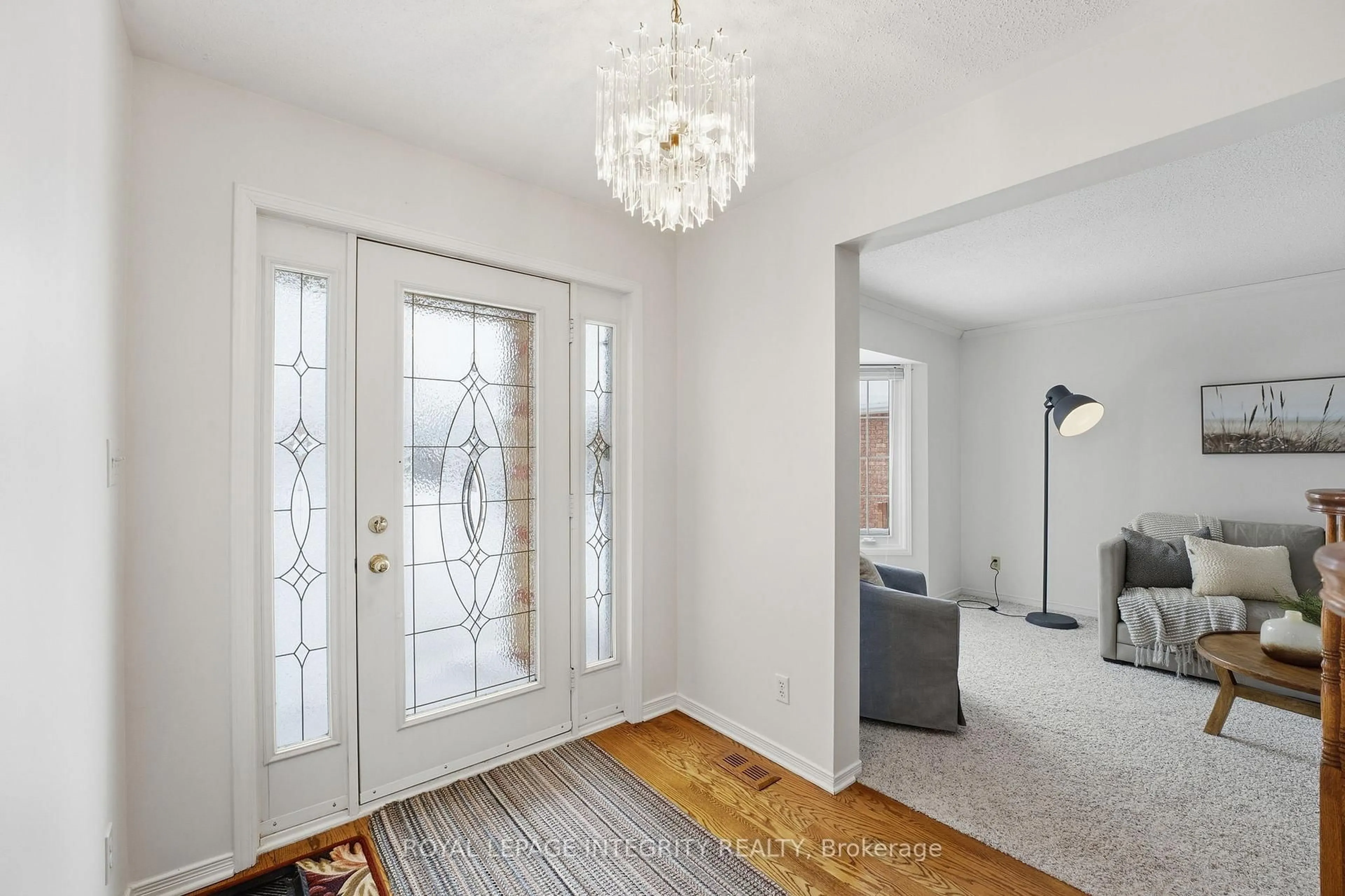 Indoor entryway for 11 Rosethorn Way, Kanata Ontario K2M 1P9