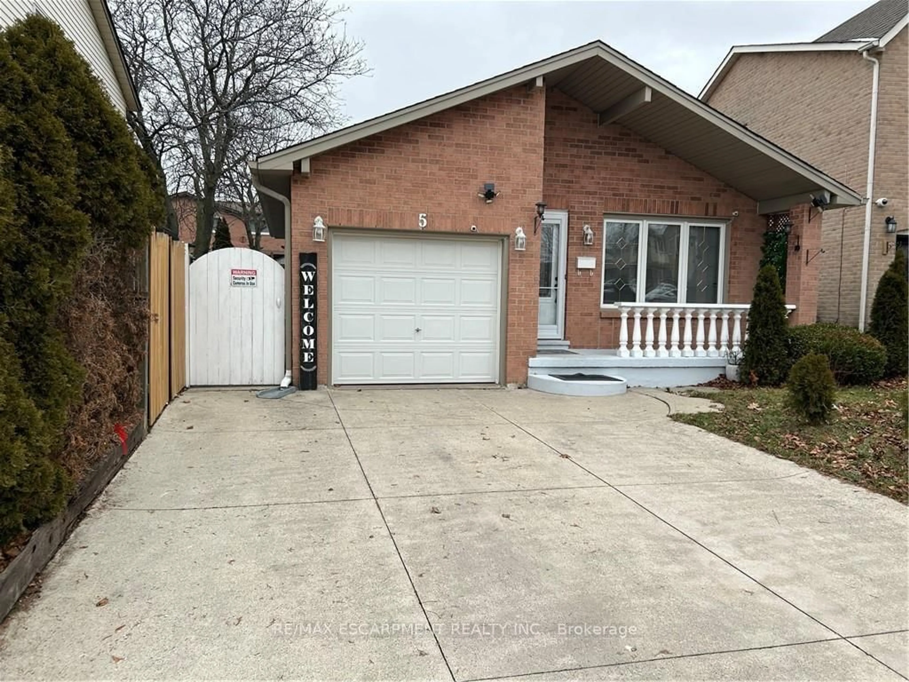 Home with brick exterior material, street for 5 Twinoaks Cres, Hamilton Ontario L8J 2E6