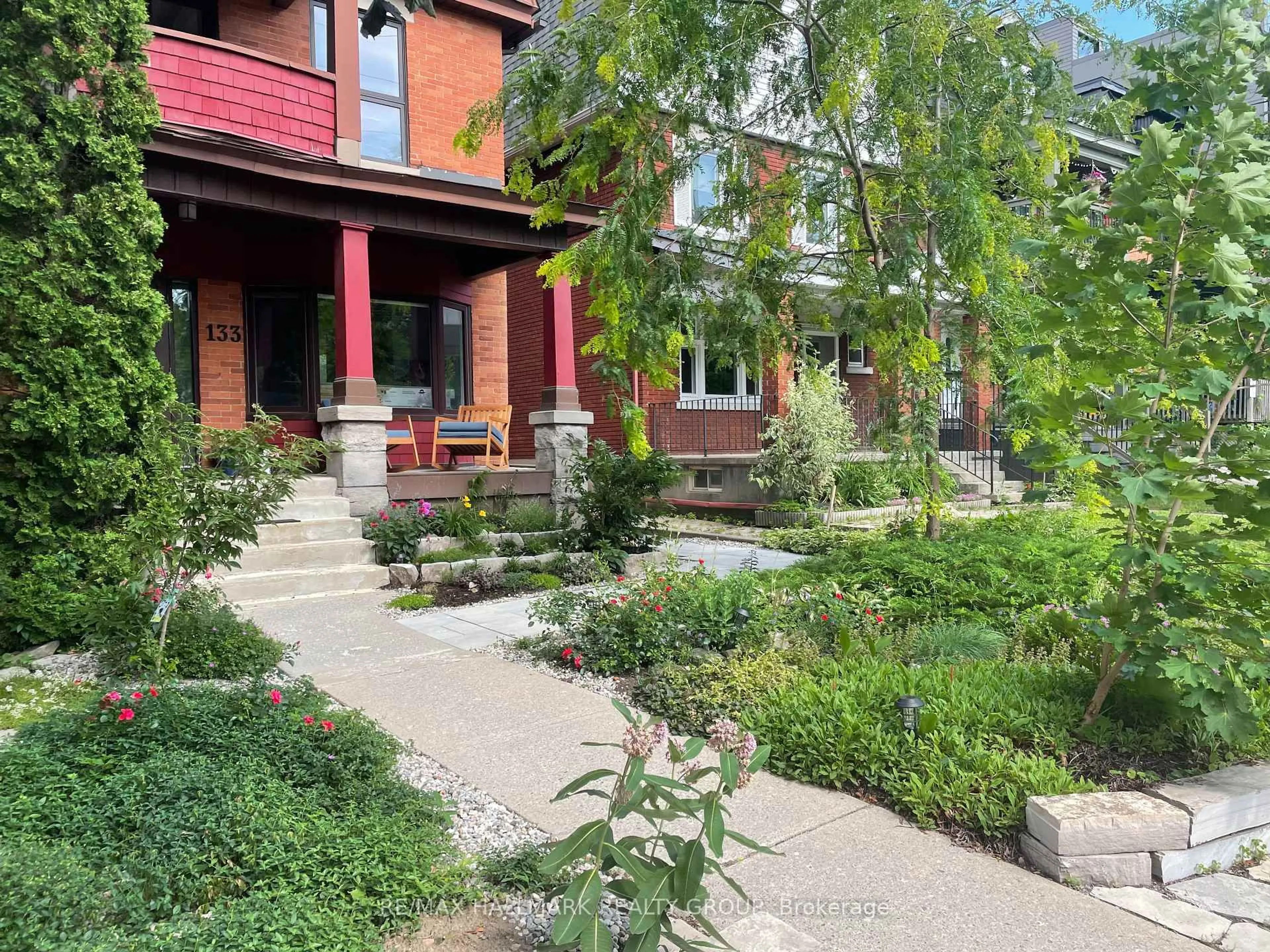 Patio, street for 133 Bayswater Ave, Ottawa Ontario K1Y 2G2