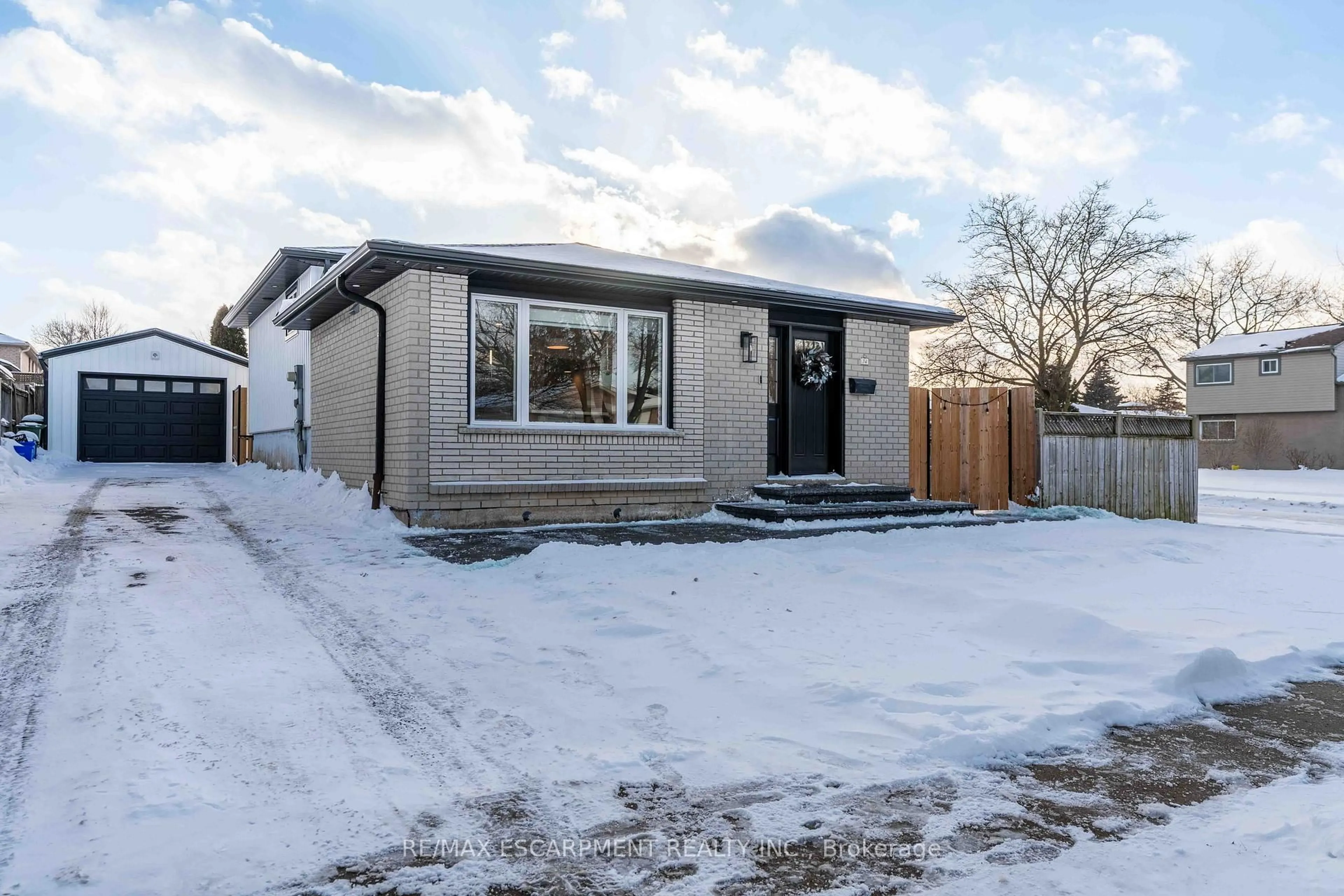 Unknown for 34 William Johnson St, Hamilton Ontario L8J 1B6