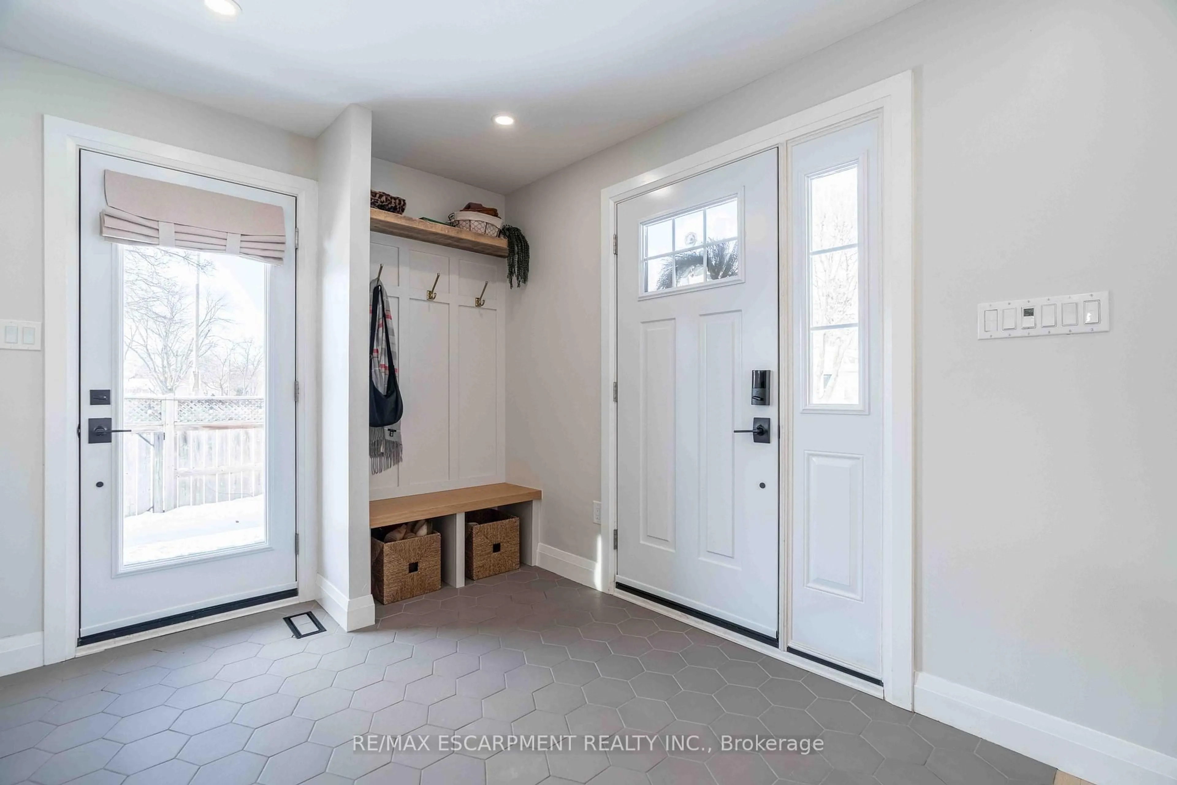 Indoor entryway for 34 William Johnson St, Hamilton Ontario L8J 1B6
