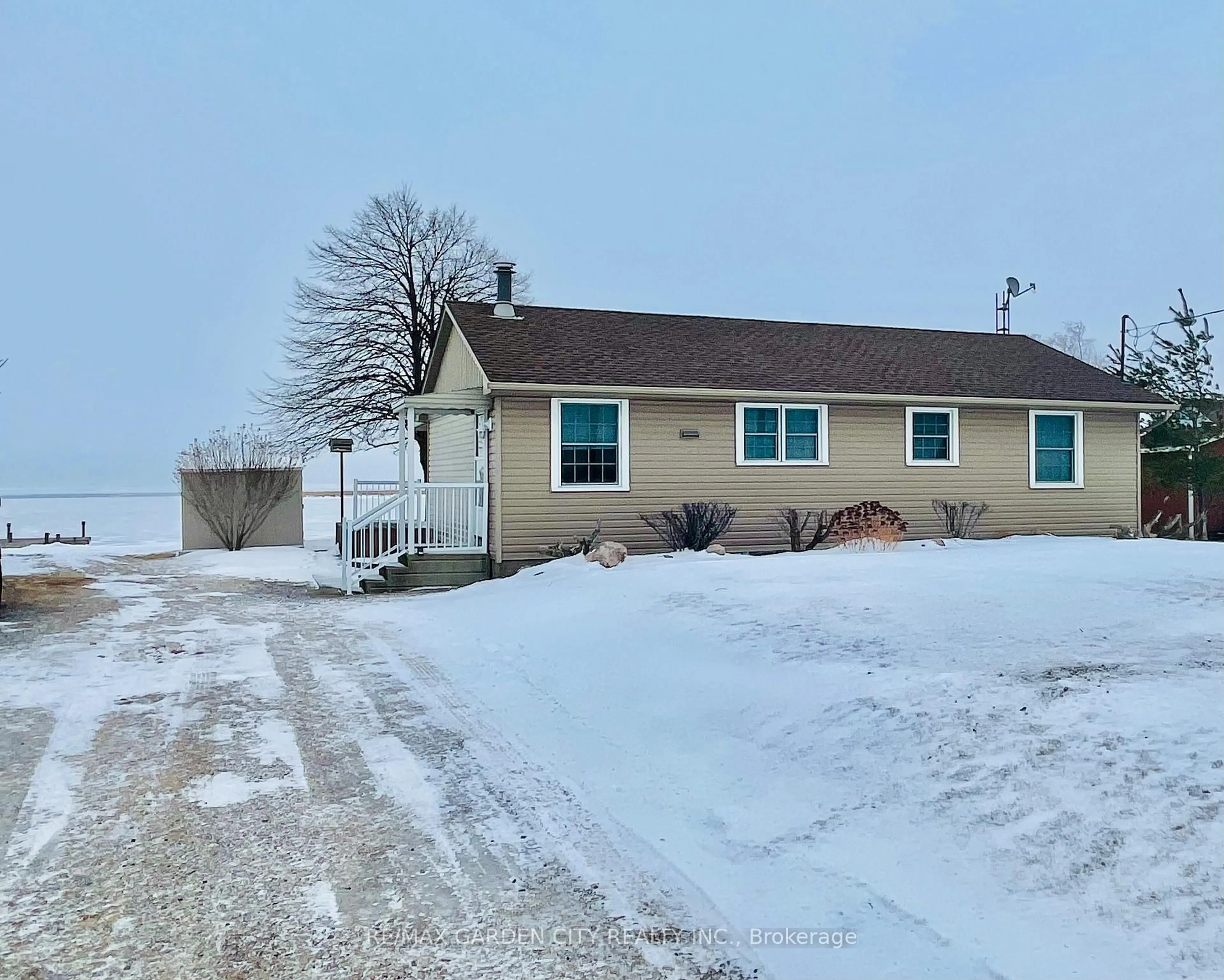 A pic from outside/outdoor area/front of a property/back of a property/a pic from drone, street for 794 59 Highway, Norfolk Ontario N0E 1M0