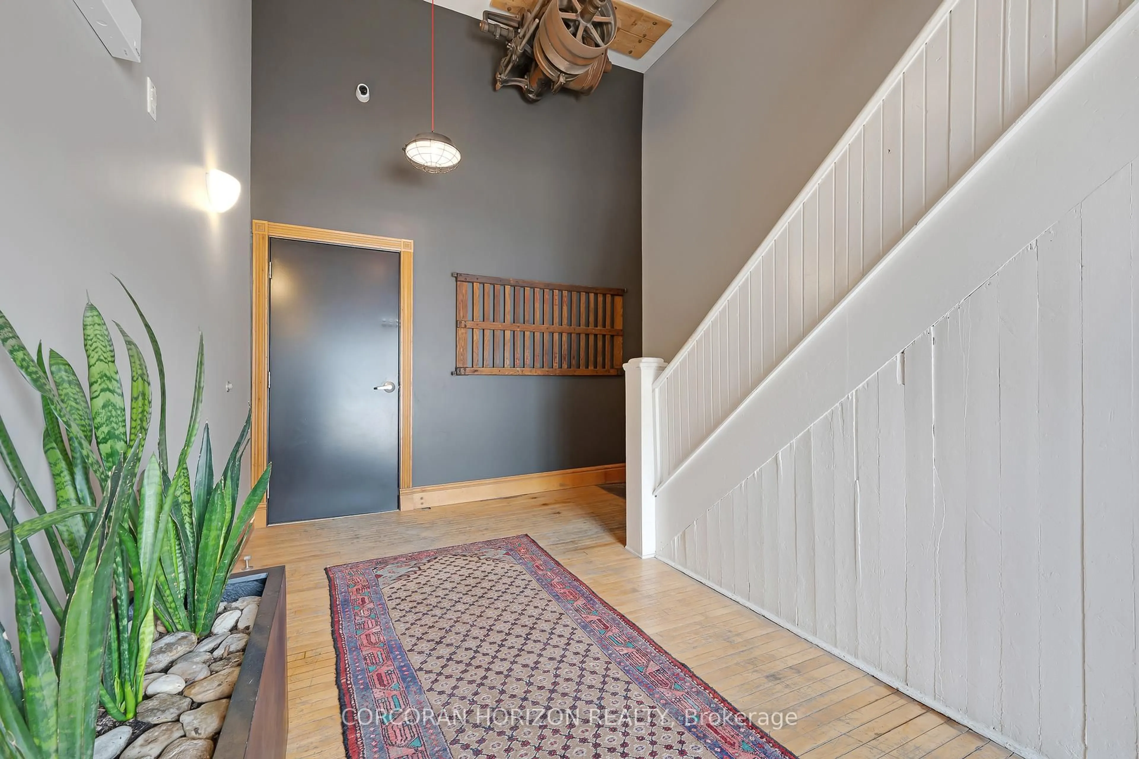 Indoor foyer for 85 Spruce St #206, Cambridge Ontario N1R 4K4