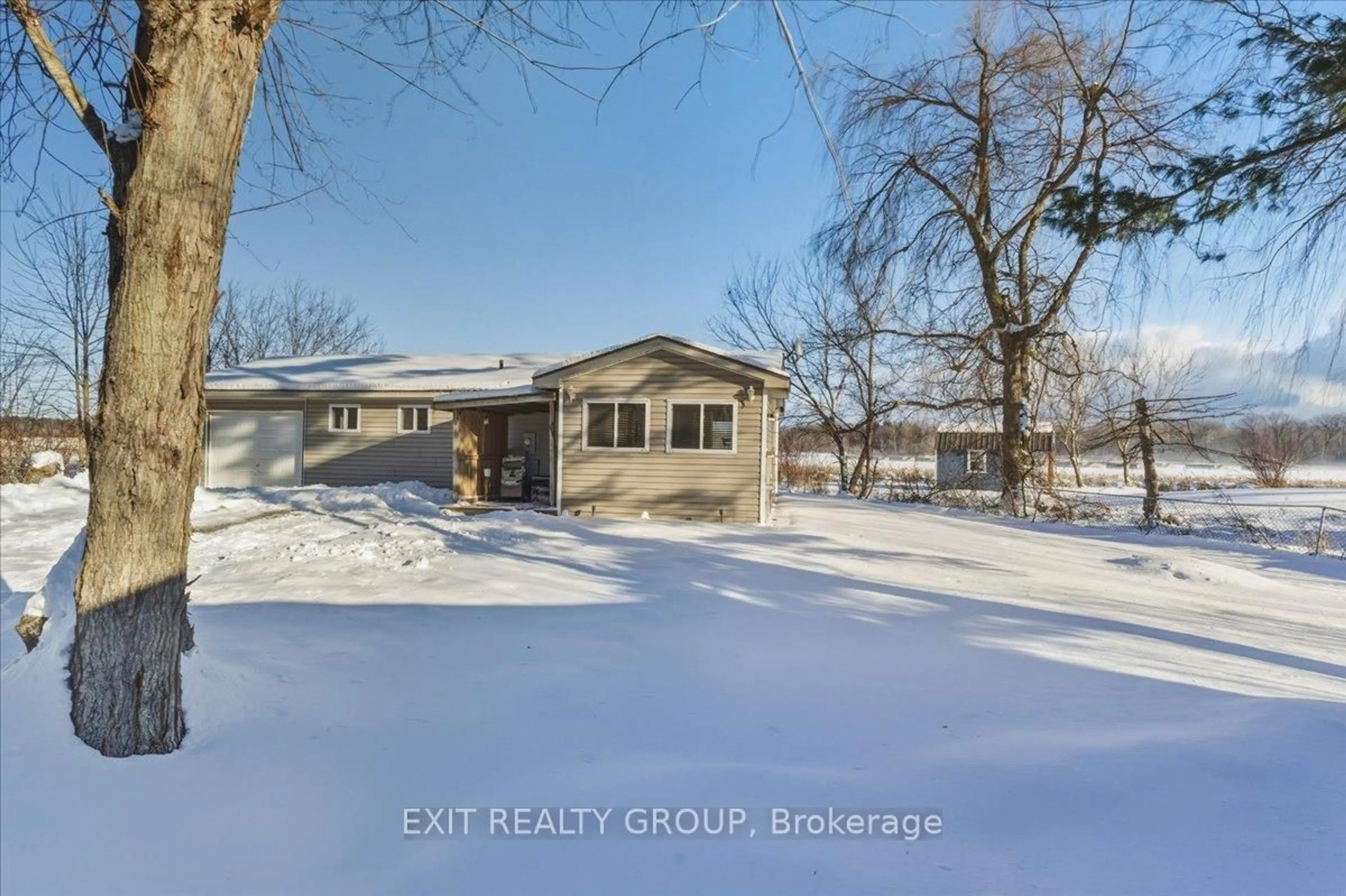 A pic from outside/outdoor area/front of a property/back of a property/a pic from drone, water/lake/river/ocean view for 33 Willow Point Rd, Brighton Ontario K0K 1H0