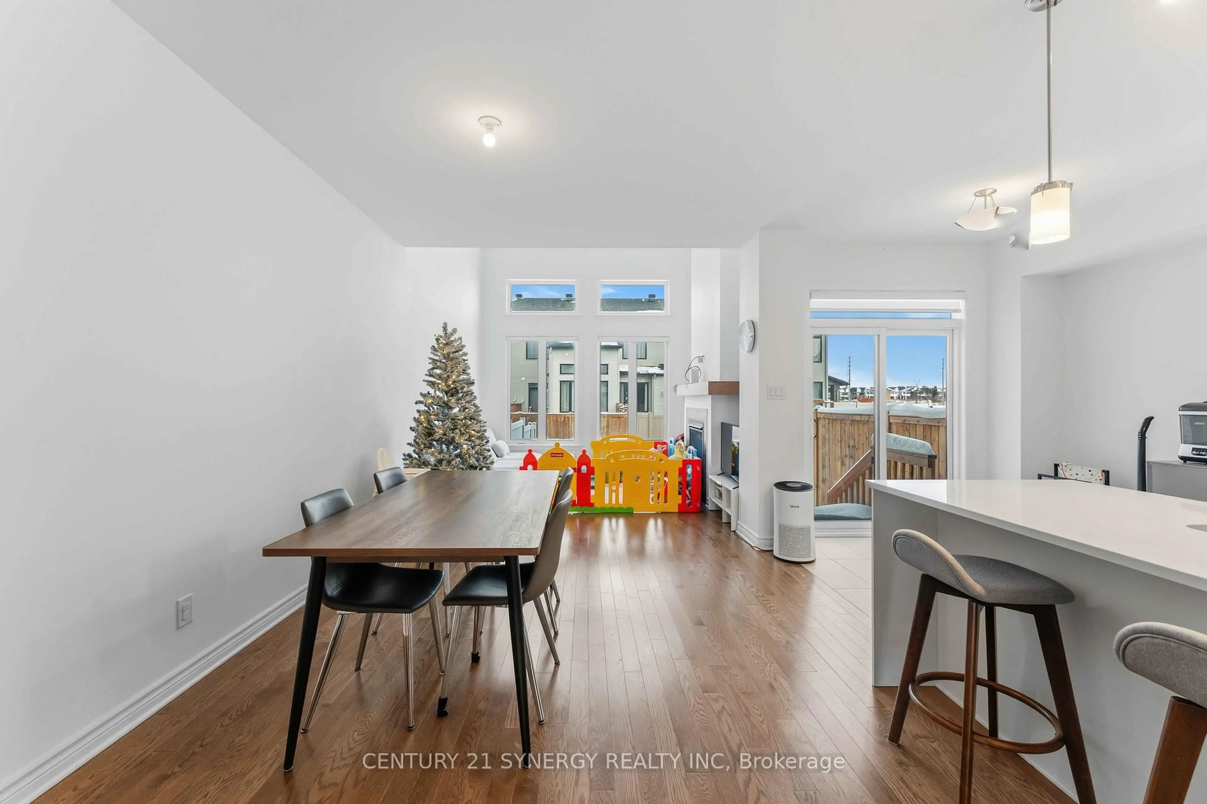 Dining room, wood/laminate floor for 214 Hawkeswood Dr, Ottawa Ontario K4M 0E2