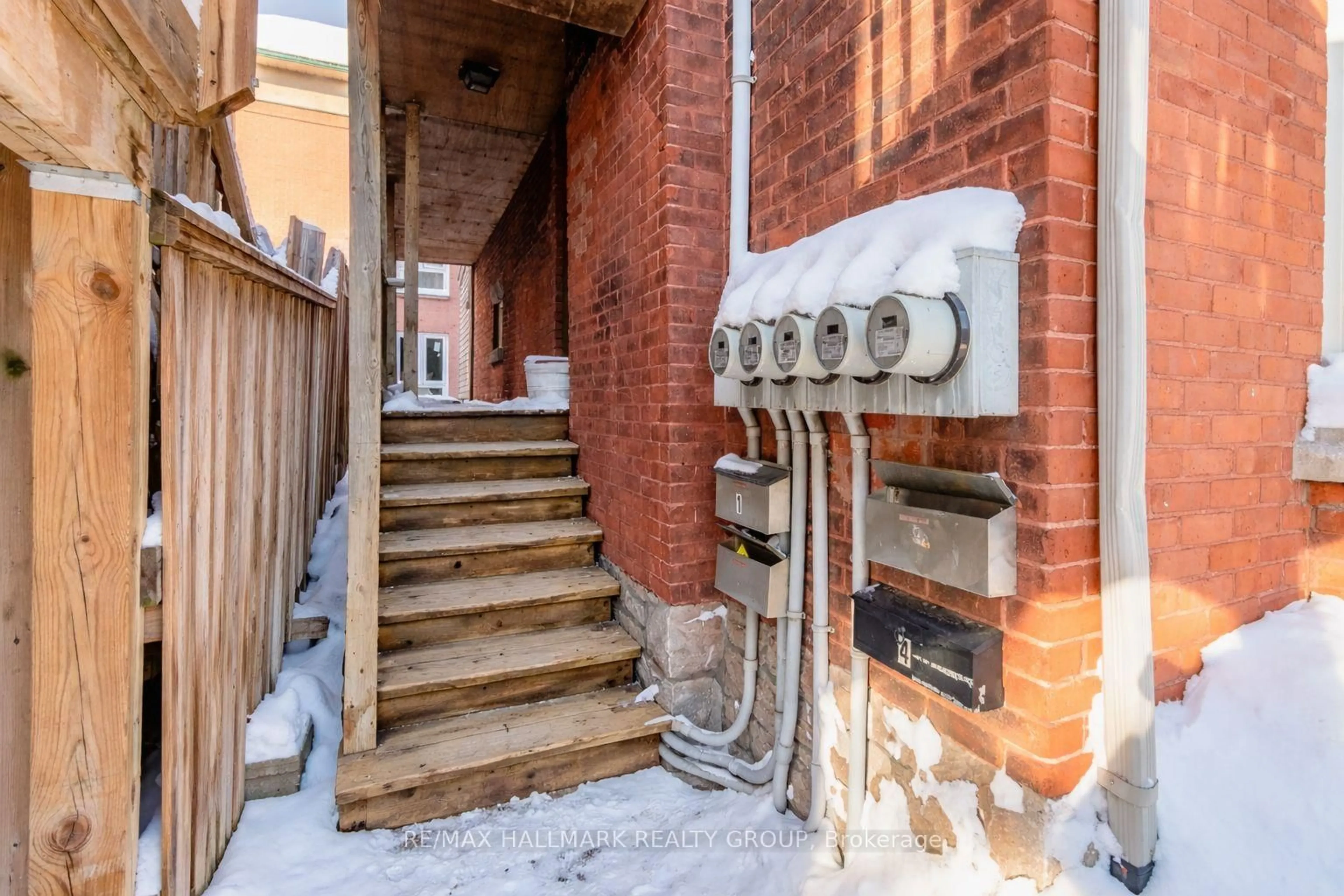 Unknown for 121 Osgoode St, Ottawa Ontario K1N 6S5