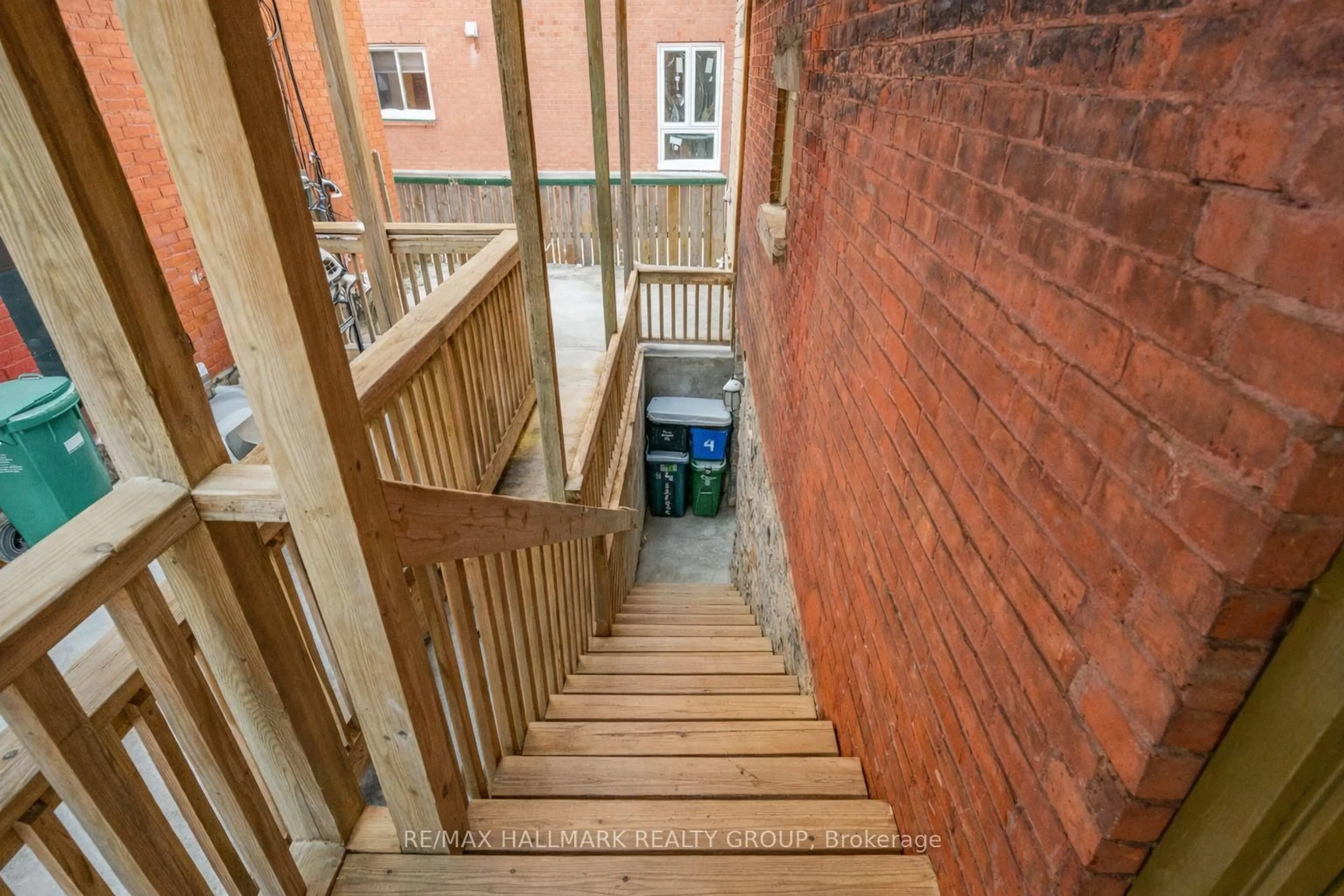 Stairs for 121 Osgoode St, Ottawa Ontario K1N 6S5