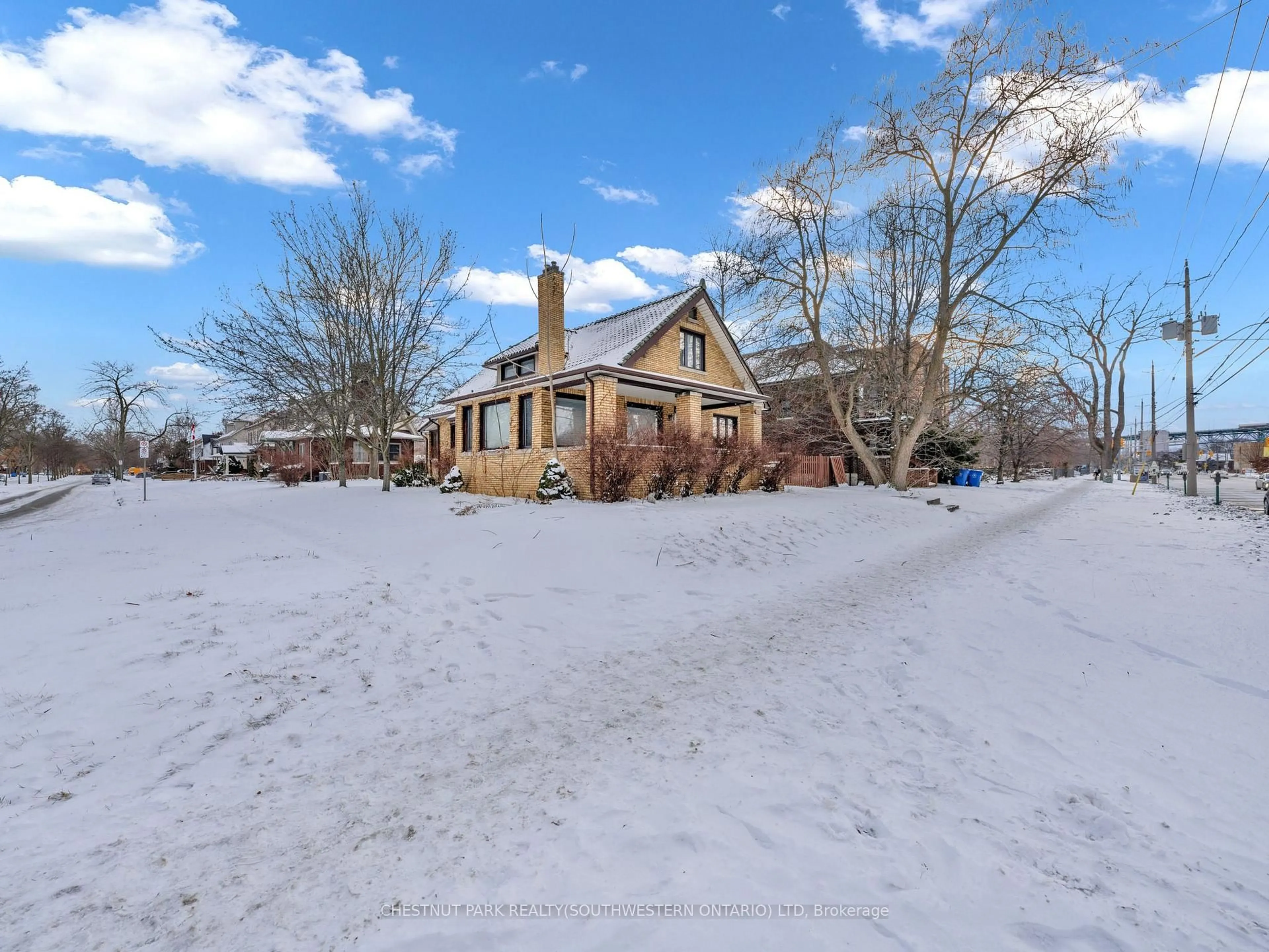 A pic from outside/outdoor area/front of a property/back of a property/a pic from drone, street for 2311 University Ave, Windsor Ontario N9B 1E8
