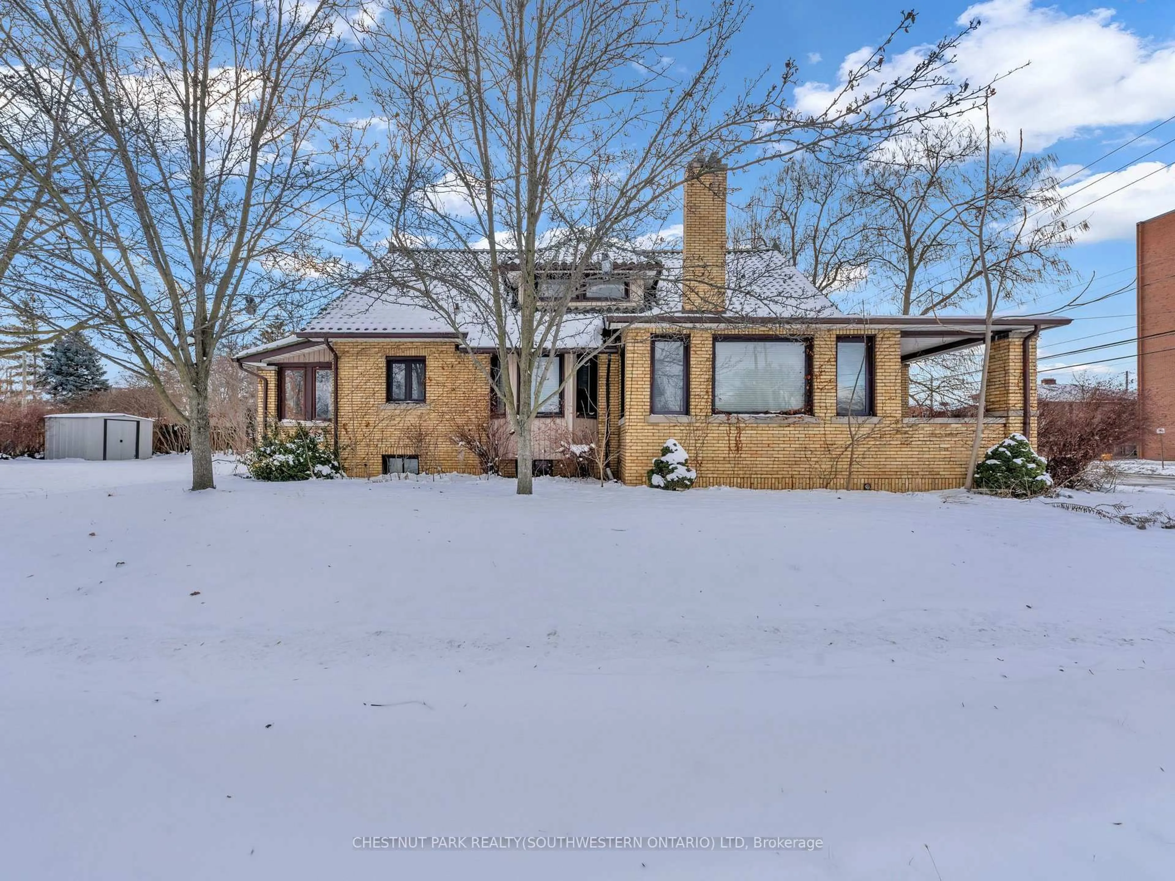 A pic from outside/outdoor area/front of a property/back of a property/a pic from drone, unknown for 2311 University Ave, Windsor Ontario N9B 1E8