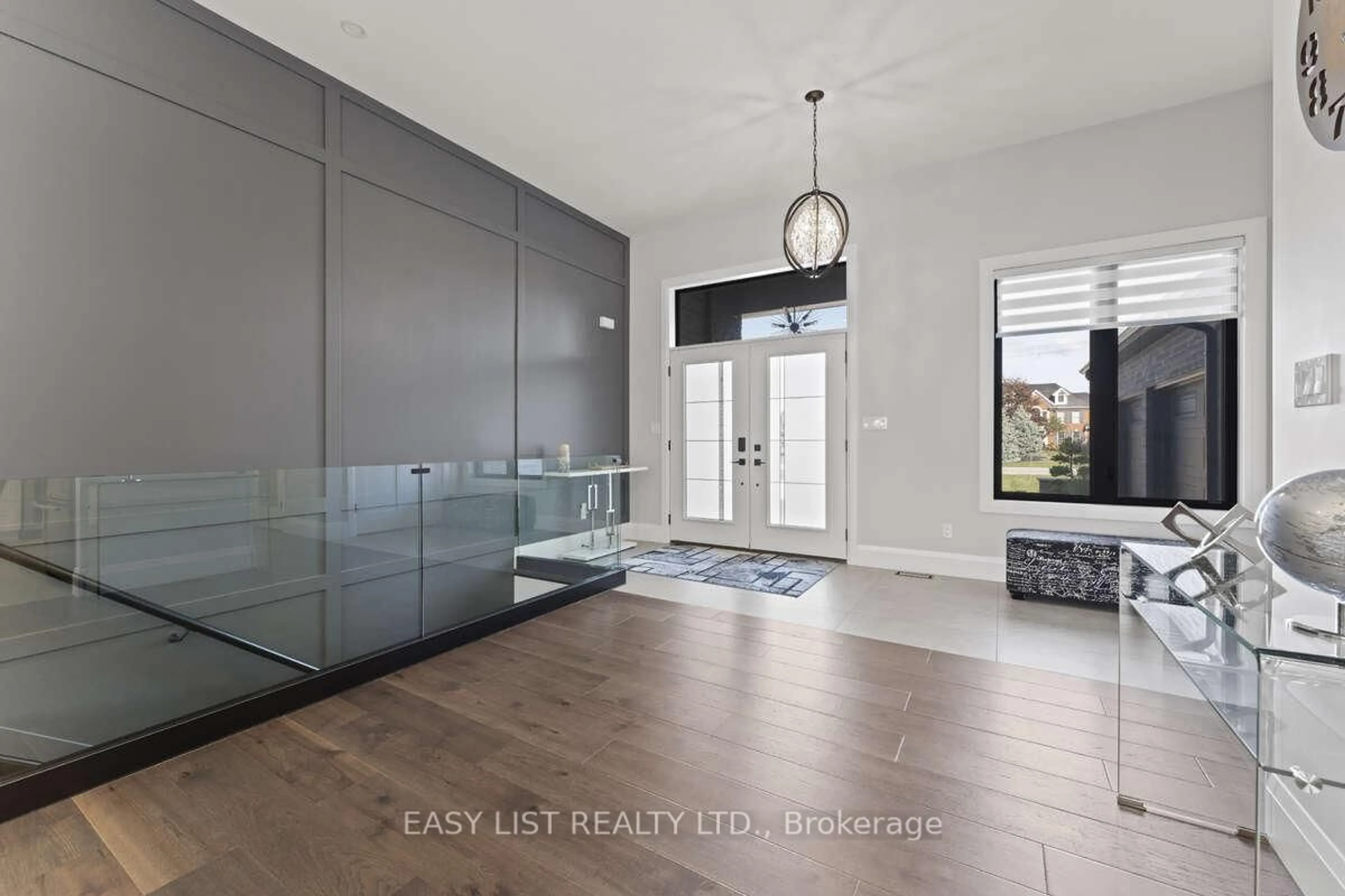 Indoor entryway for 351 Old Tecumseh Rd, Tecumseh Ontario N8N 3T2