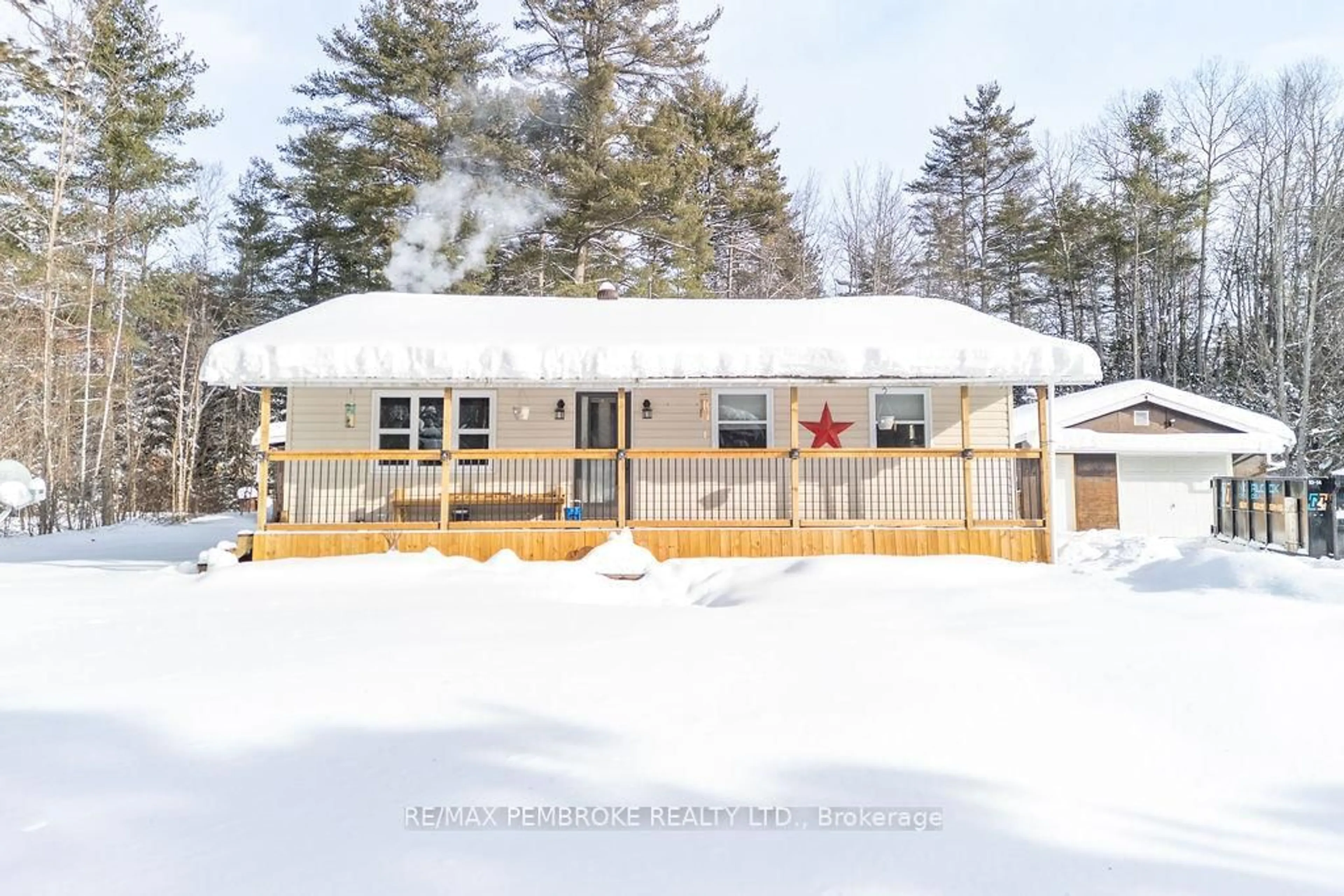 Patio, building for 40460 17 Highway, Stonecliffe Ontario K0J 2K0