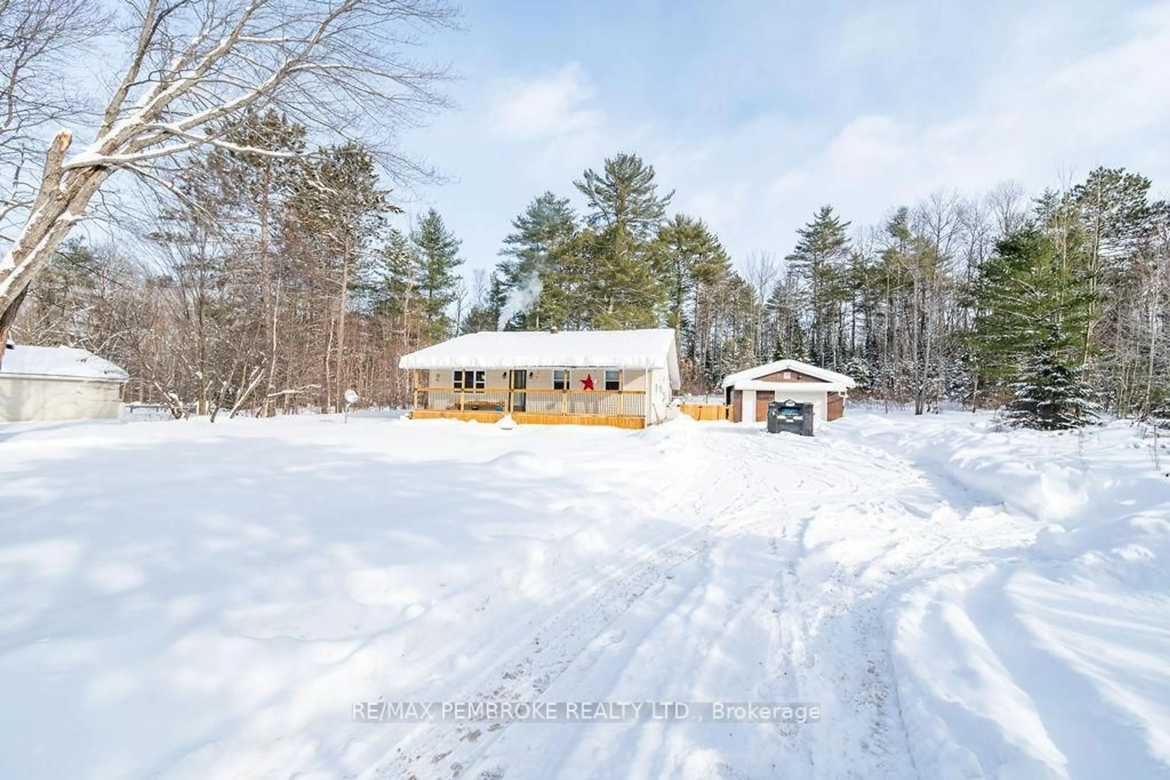 A pic from outside/outdoor area/front of a property/back of a property/a pic from drone, unknown for 40460 17 Highway, Stonecliffe Ontario K0J 2K0