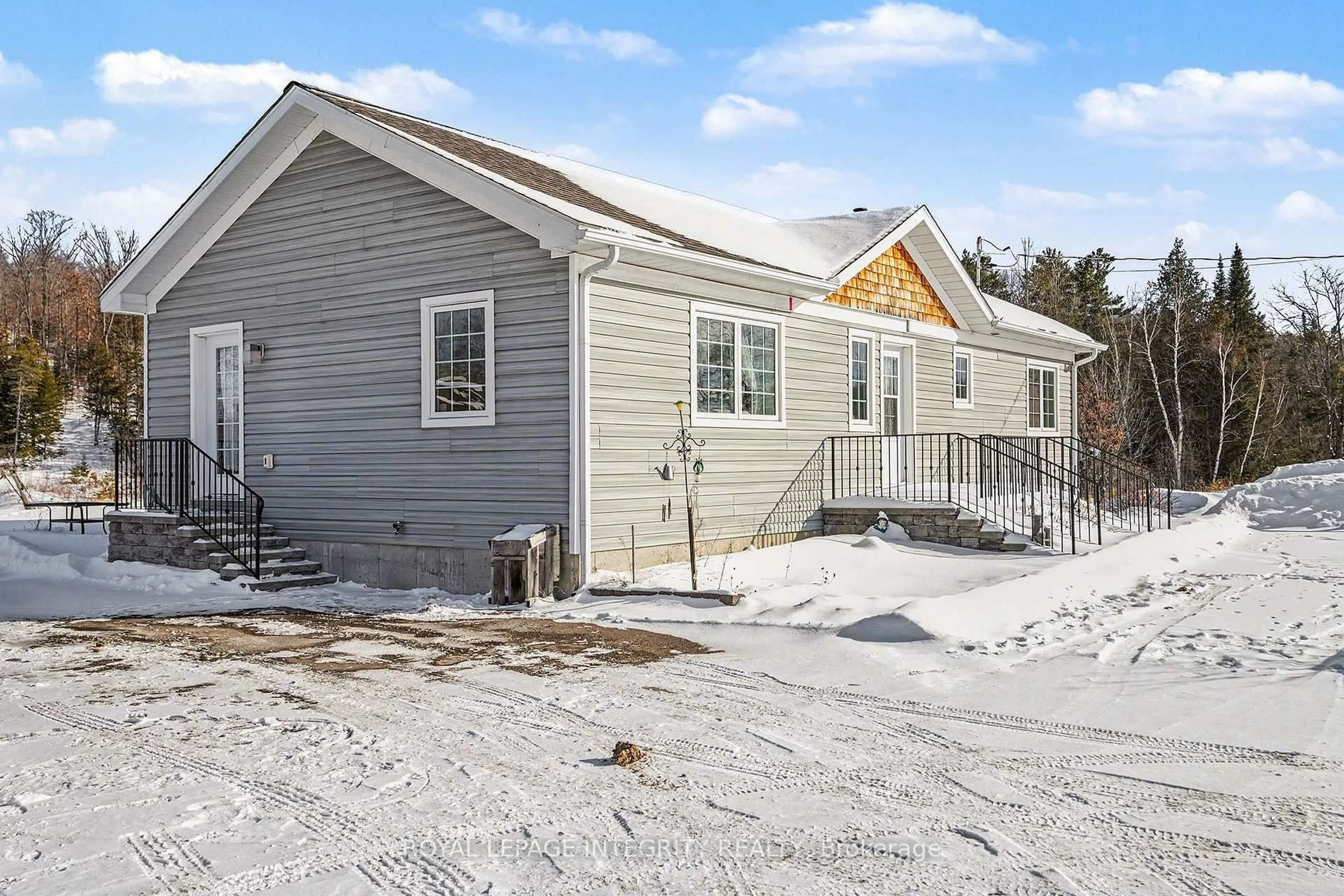 Home with vinyl exterior material, street for 8688 Hwy 511 Highway, Lanark Ontario K0G 1K0