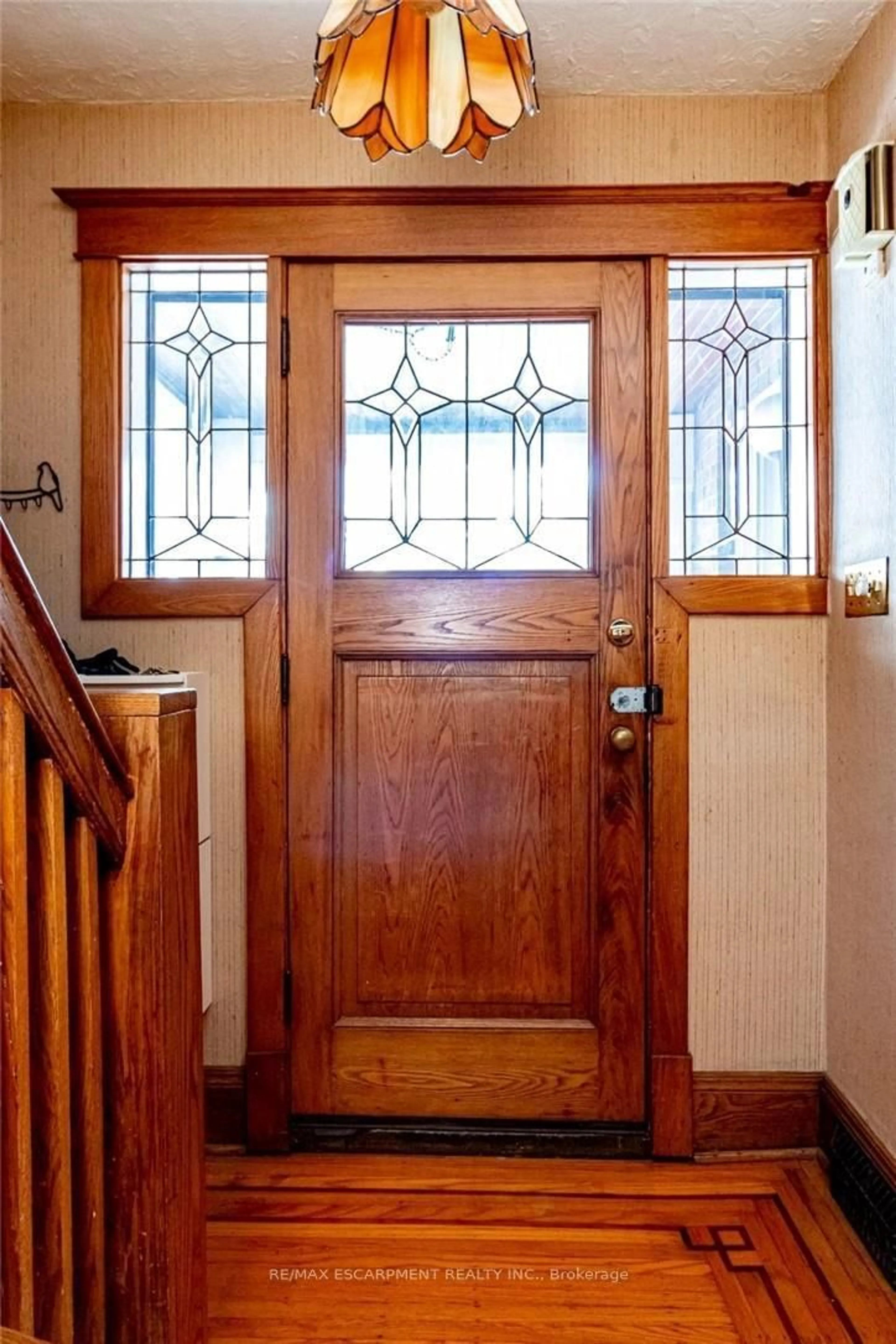 Indoor entryway for 88 CLINE Ave, Hamilton Ontario L8S 3Z6