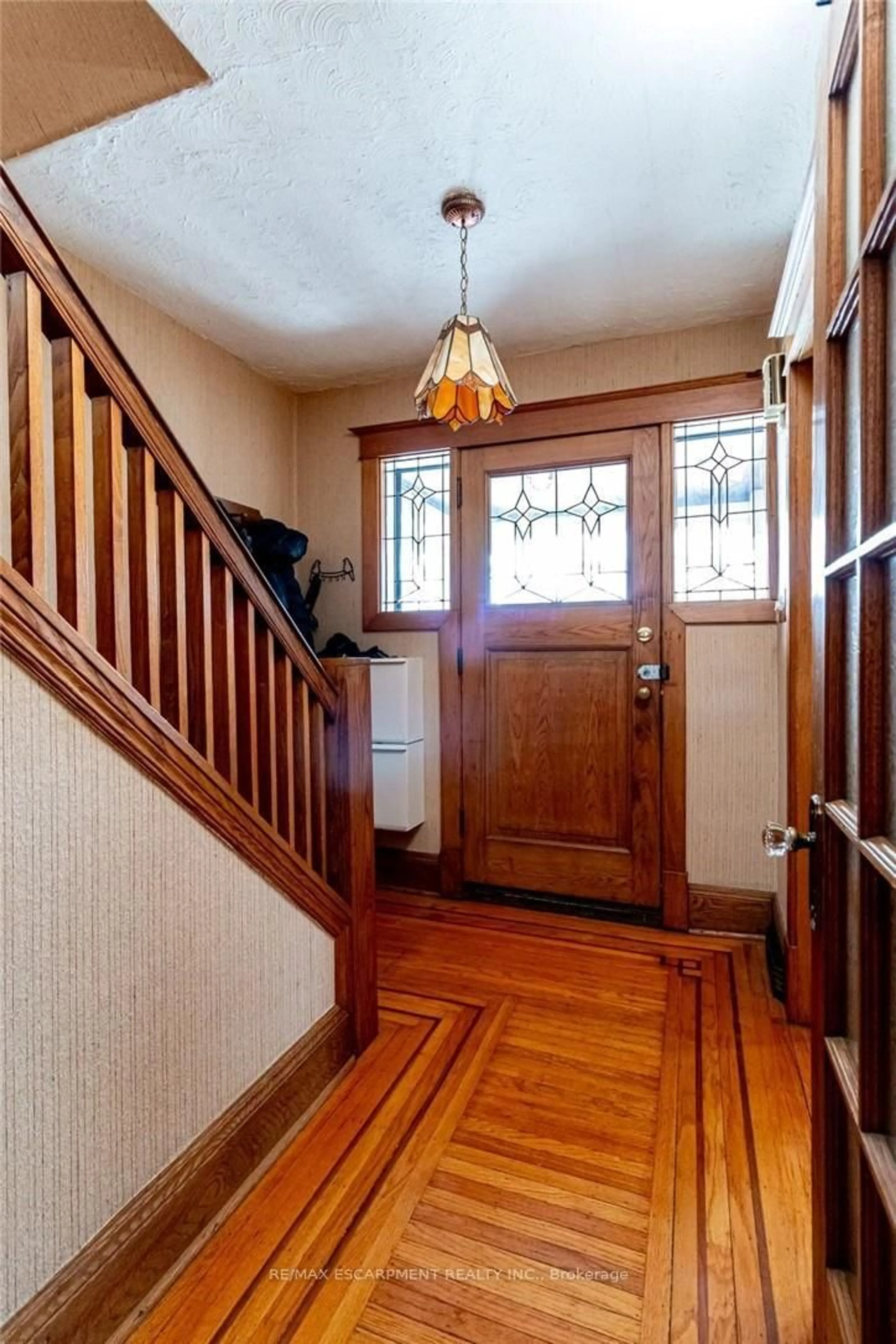 Indoor entryway for 88 CLINE Ave, Hamilton Ontario L8S 3Z6