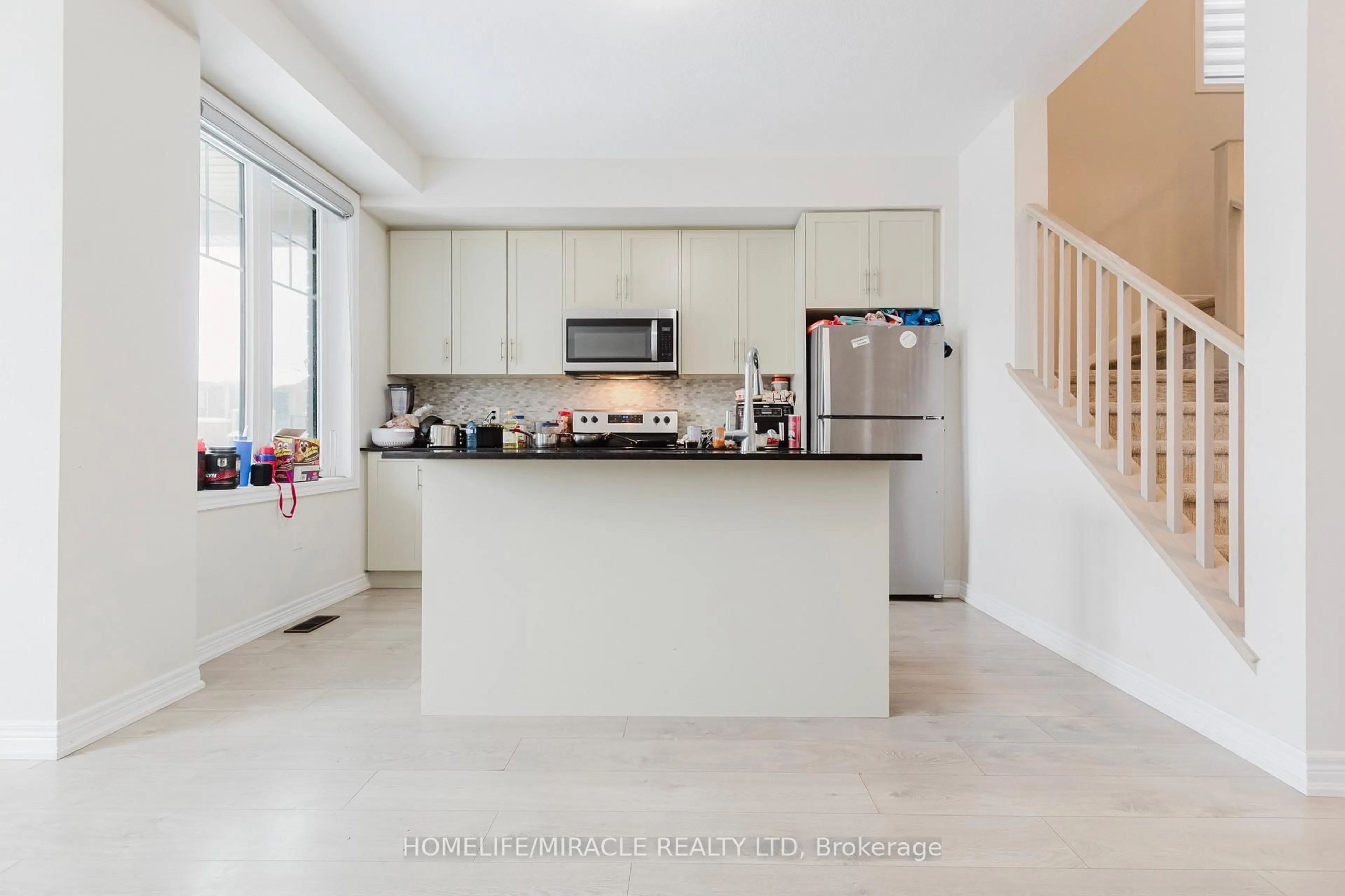 Open concept kitchen, ceramic/tile floor for 10 Birmingham Dr #92, Cambridge Ontario N1R 0C6