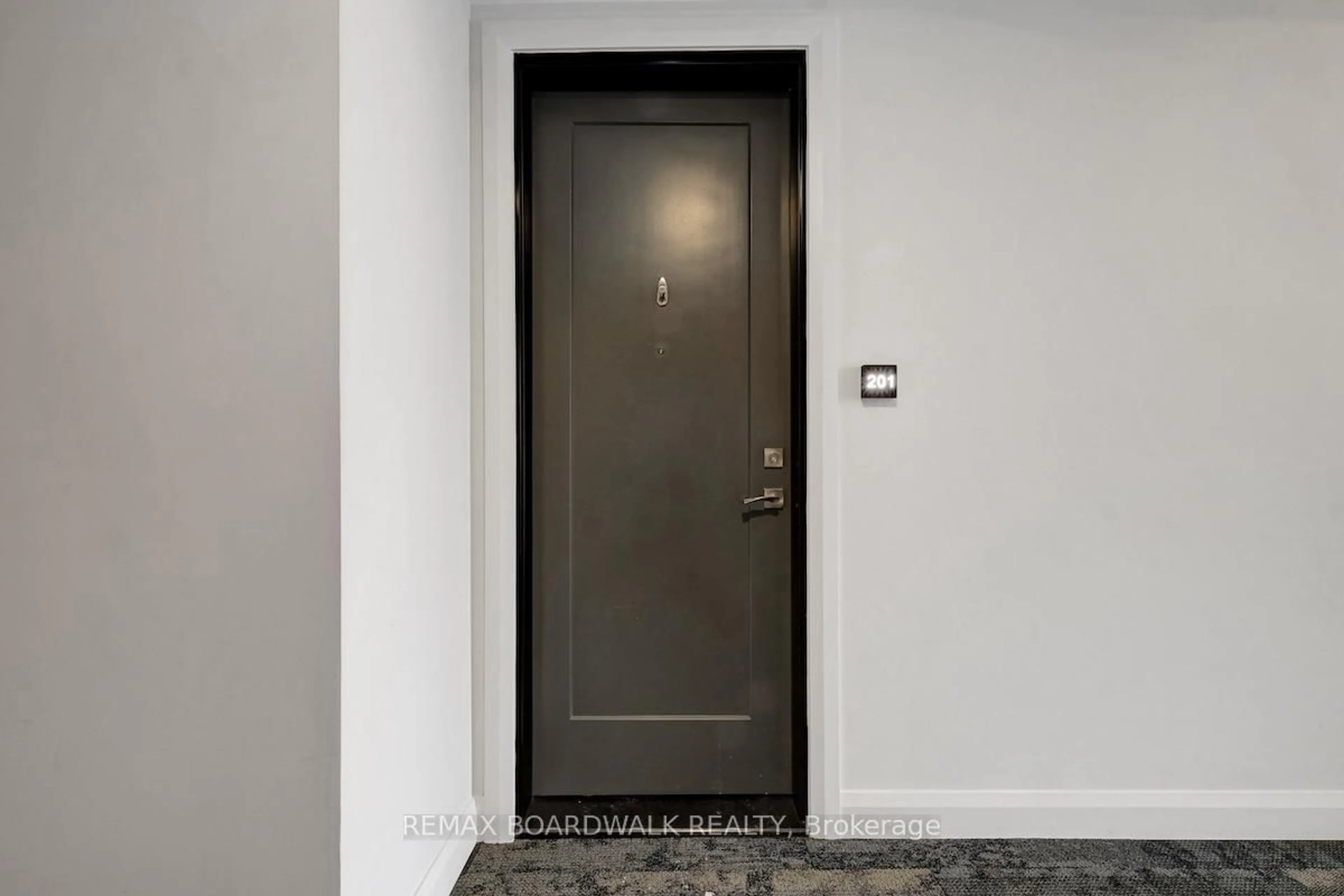 Indoor entryway for 110 Cortile Private #201, Ottawa Ontario K1V 2S8