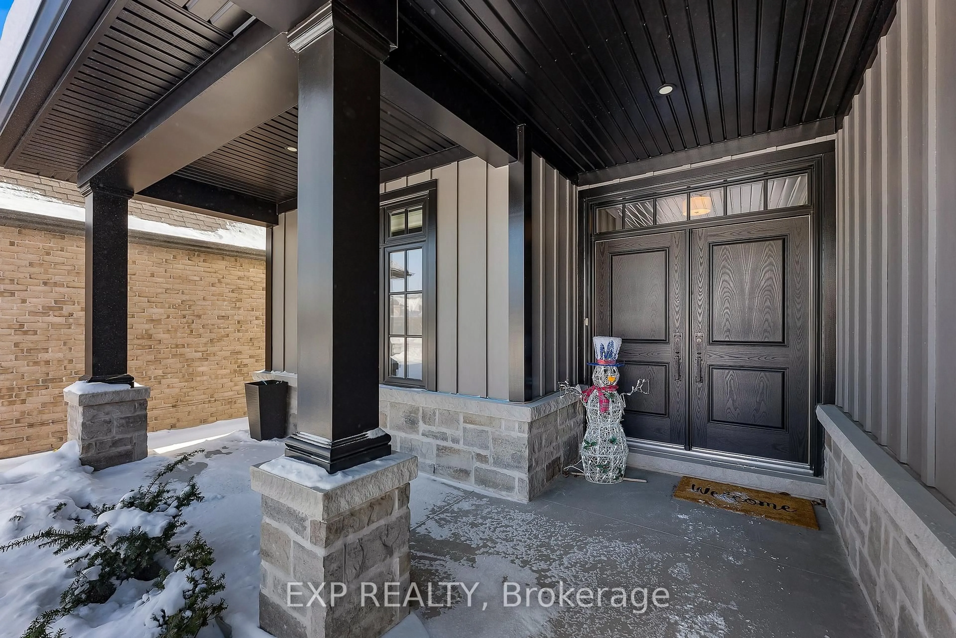 Indoor entryway for 12 ROSEWOOD Cres, Pelham Ontario L0S 1E6