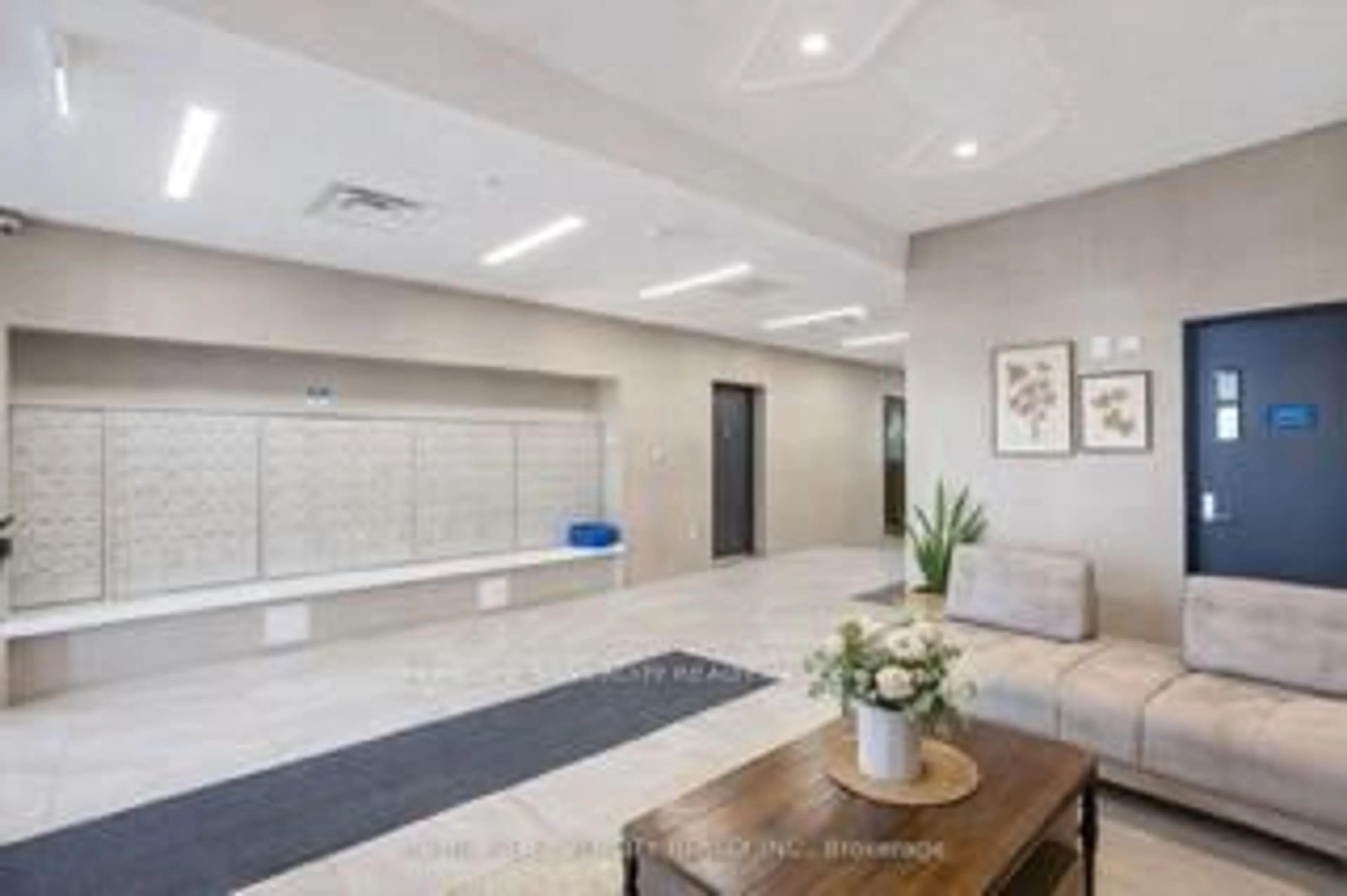 Indoor foyer for 1 Wellington St #615, Brantford Ontario N3T 2L3