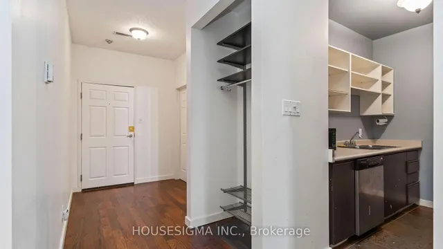 272 Dundas St #204, London East 5
