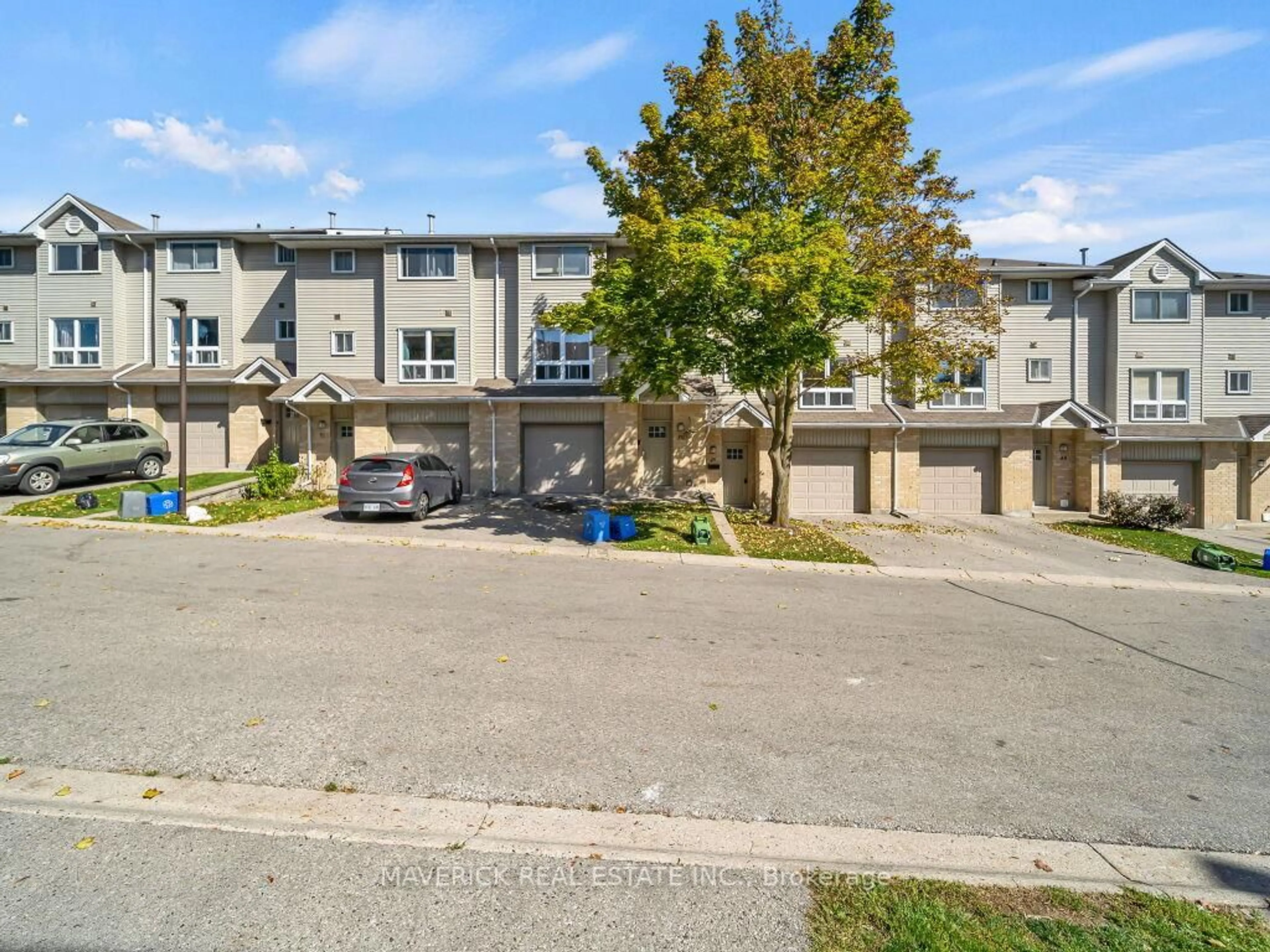 A pic from outside/outdoor area/front of a property/back of a property/a pic from drone, street for 536 Third St #49, London East Ontario N5V 4R5