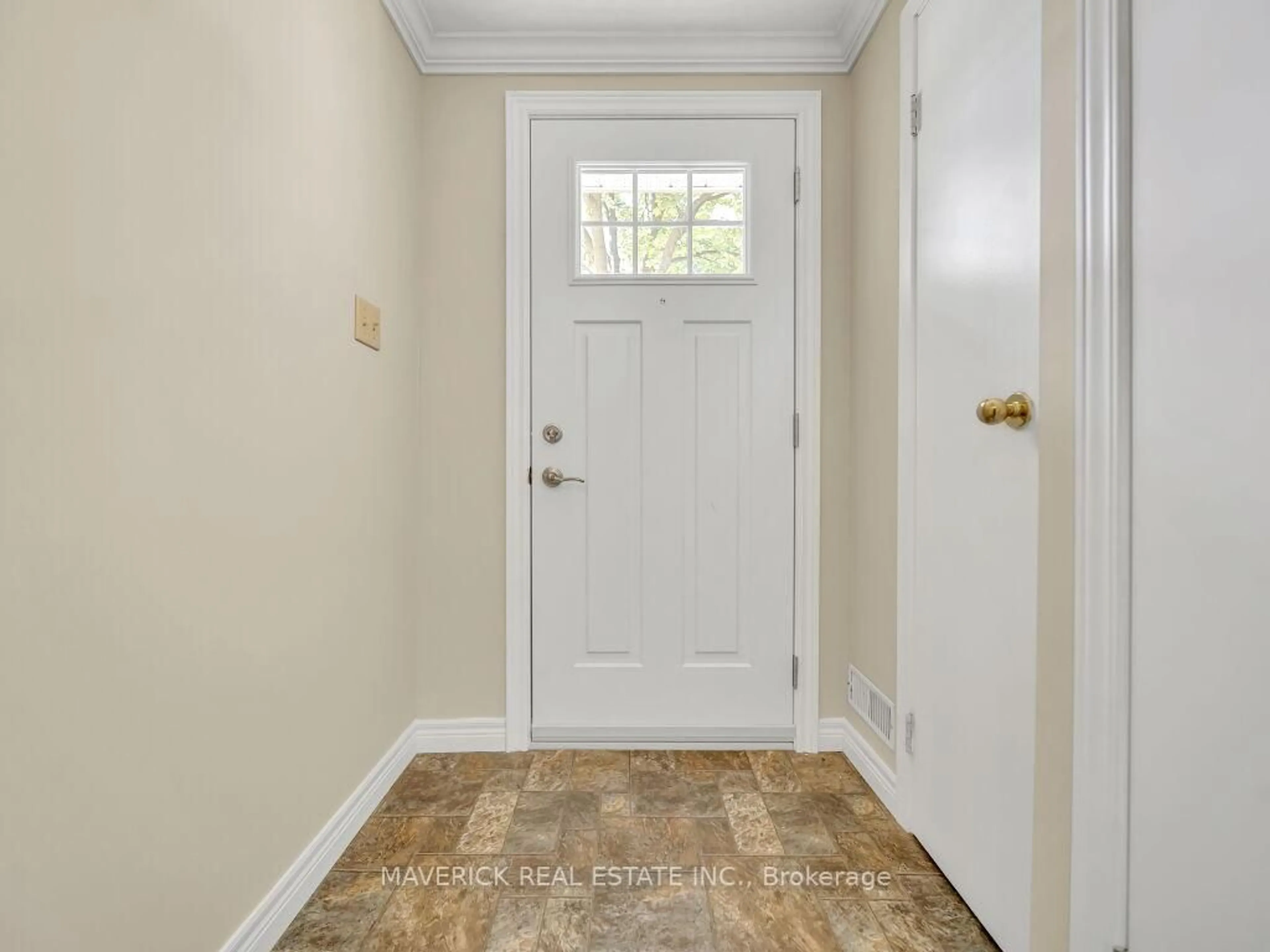 Indoor entryway for 536 Third St #49, London East Ontario N5V 4R5