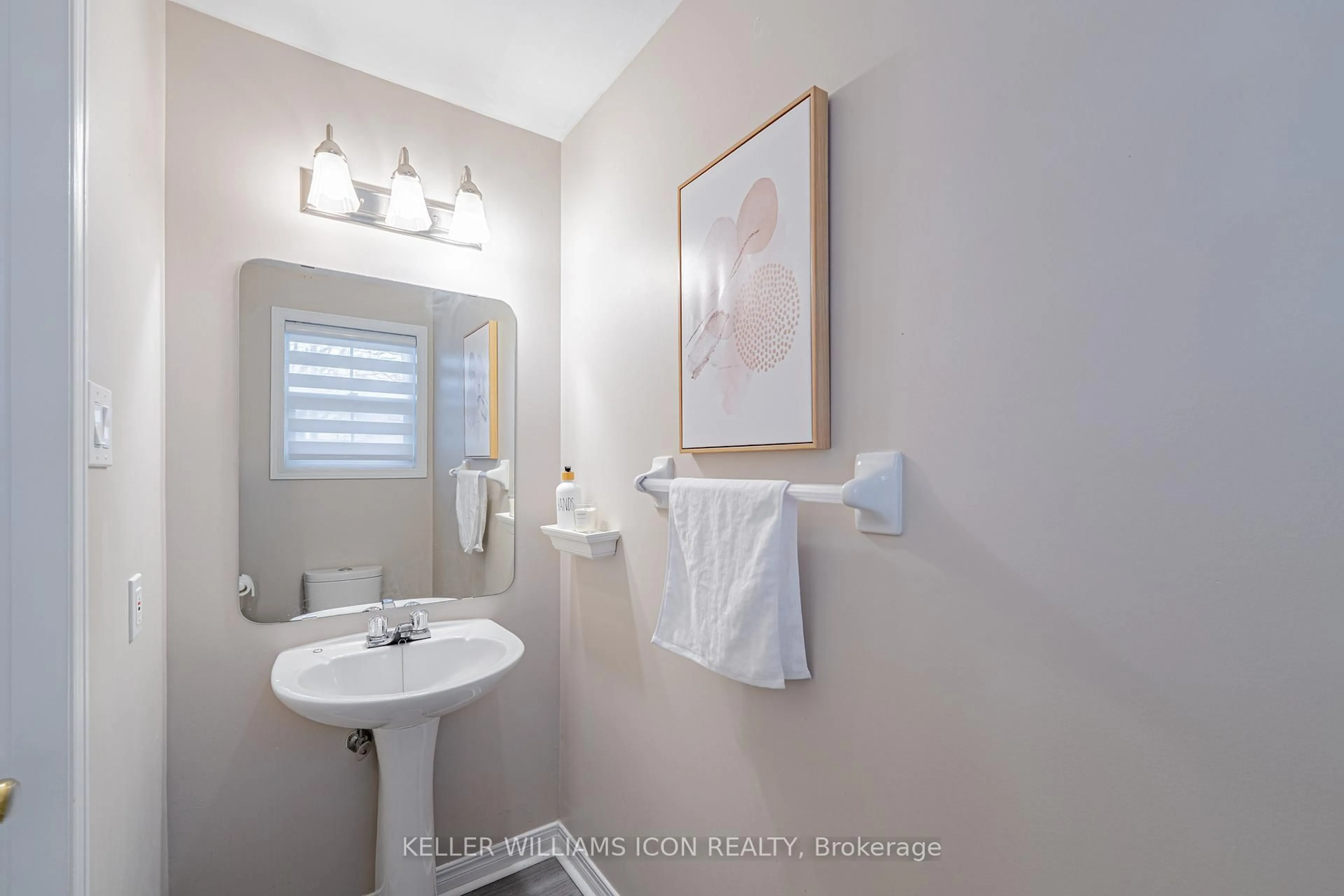 Standard bathroom, ceramic/tile floor for 48 Blackdome Cres, Ottawa Ontario K2T 1A9