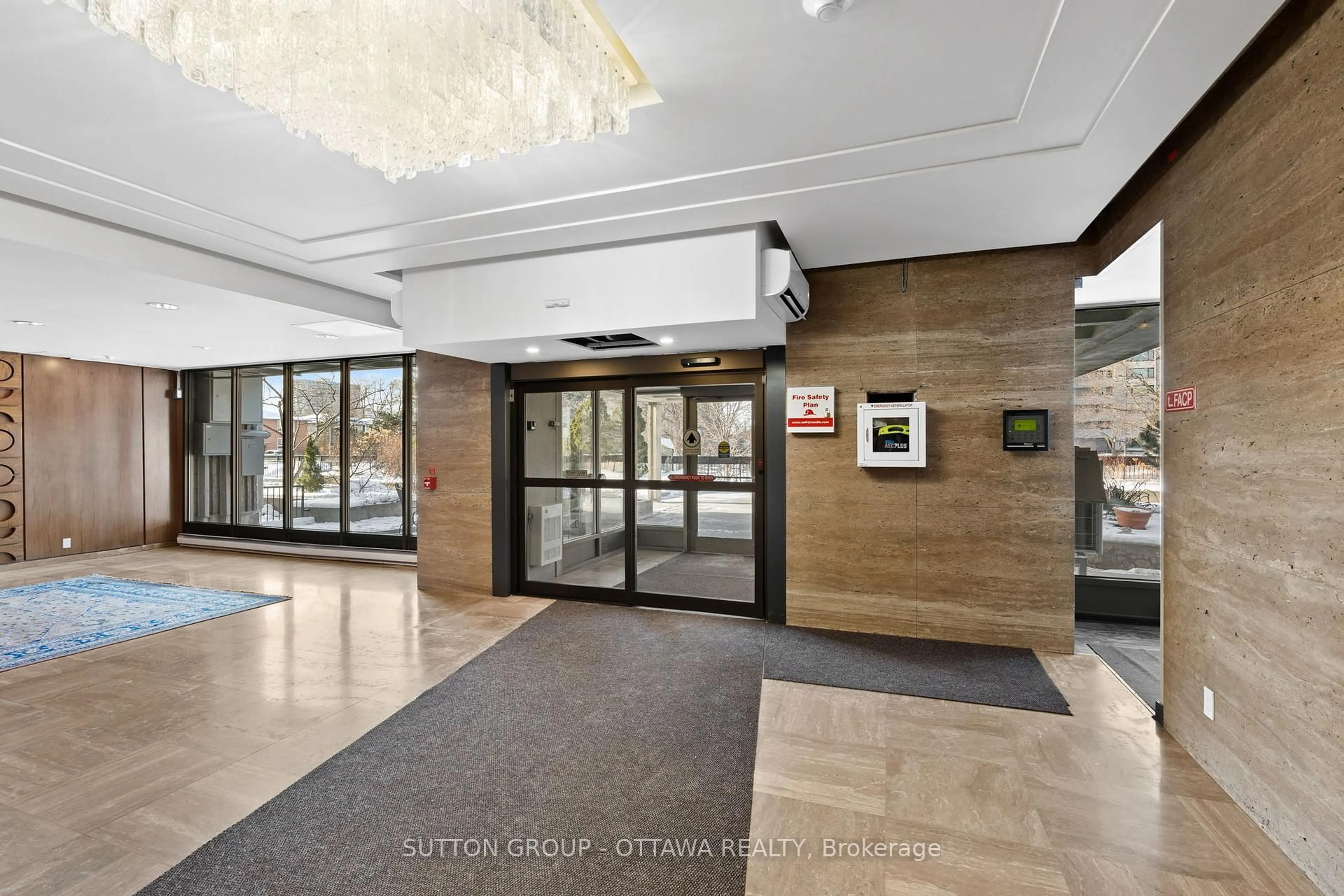 Indoor foyer for 2625 Regina St #308, Ottawa Ontario K2B 5W8